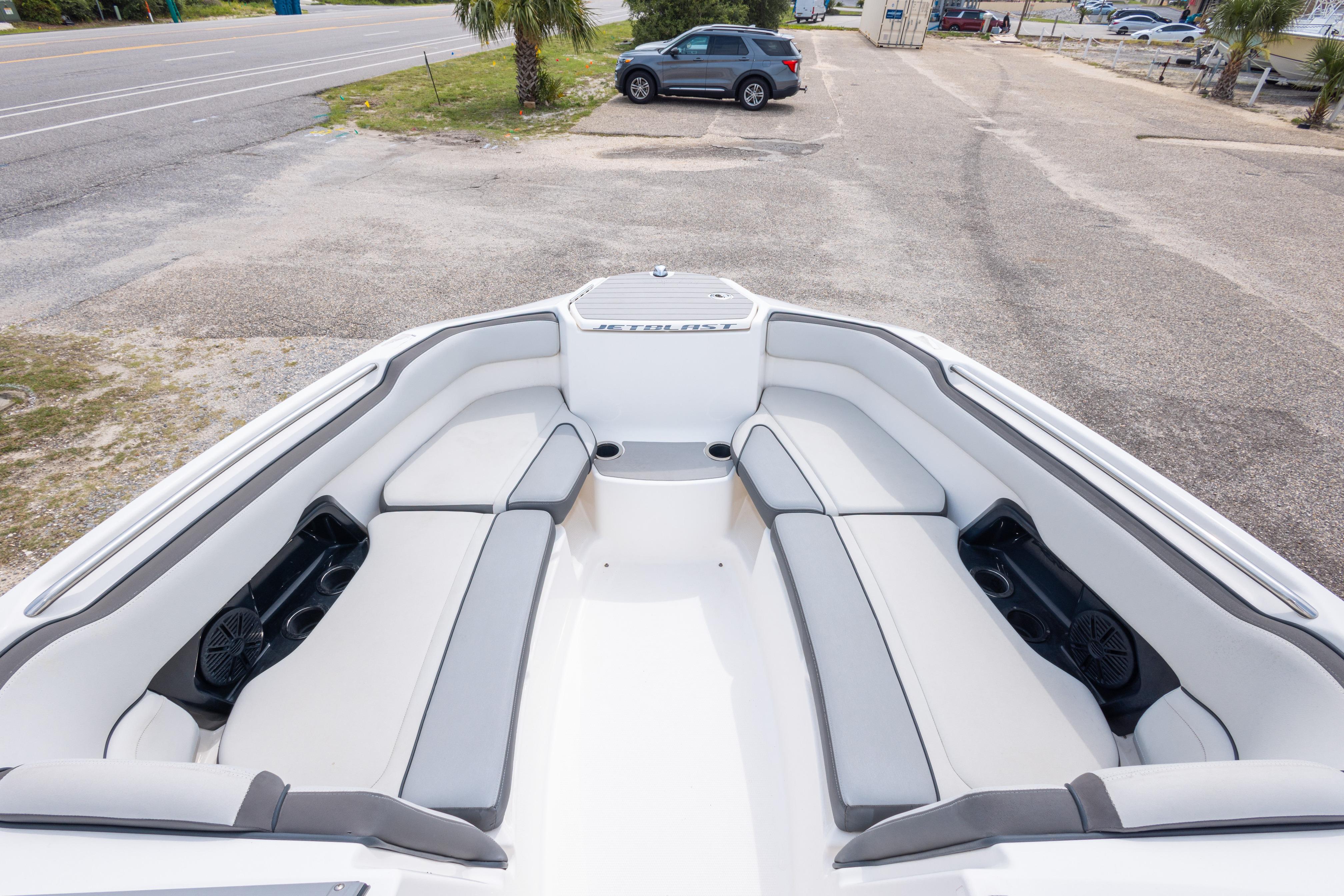 2021 Yamaha Boats AR250 interior with spacious seating and cup holders.