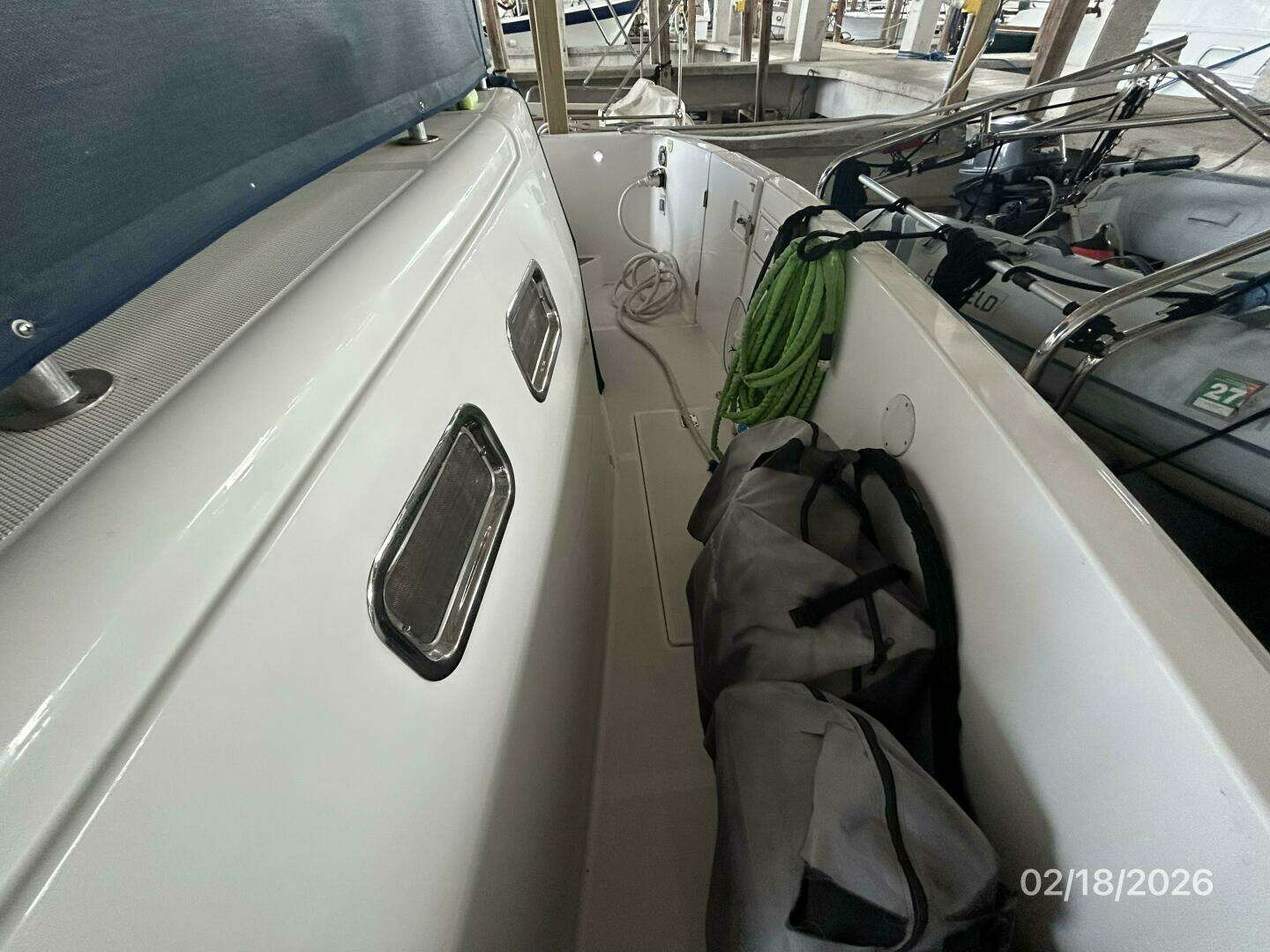 2004 Mainship 430 - Image 34