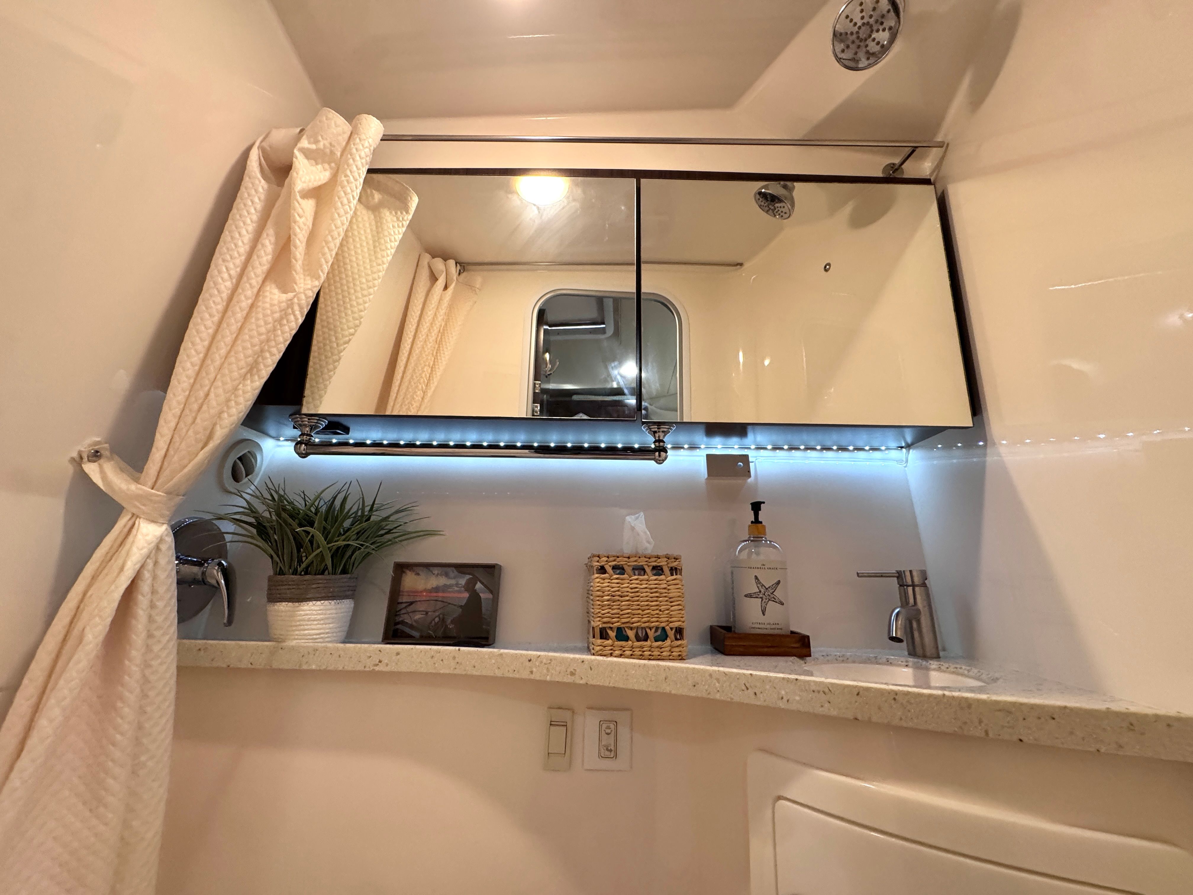 2018 Regal 28 Express - 37