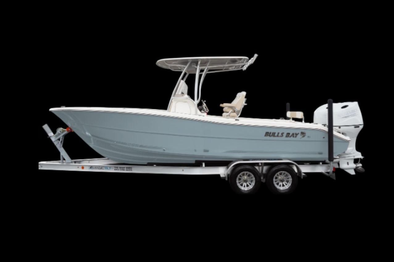 2027 Bulls Bay 255 Center Console