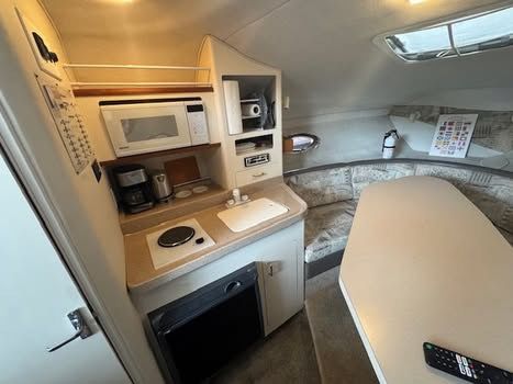 2000 Larson Cabrio 270 Mid Cabin - 7