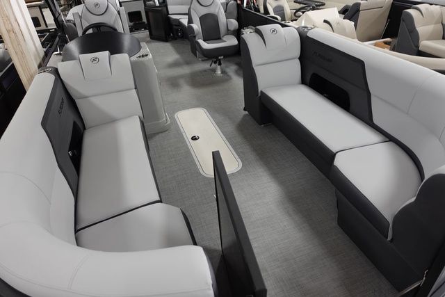 2025 Flagship Pontoons D25CU XT Tritoon - 5