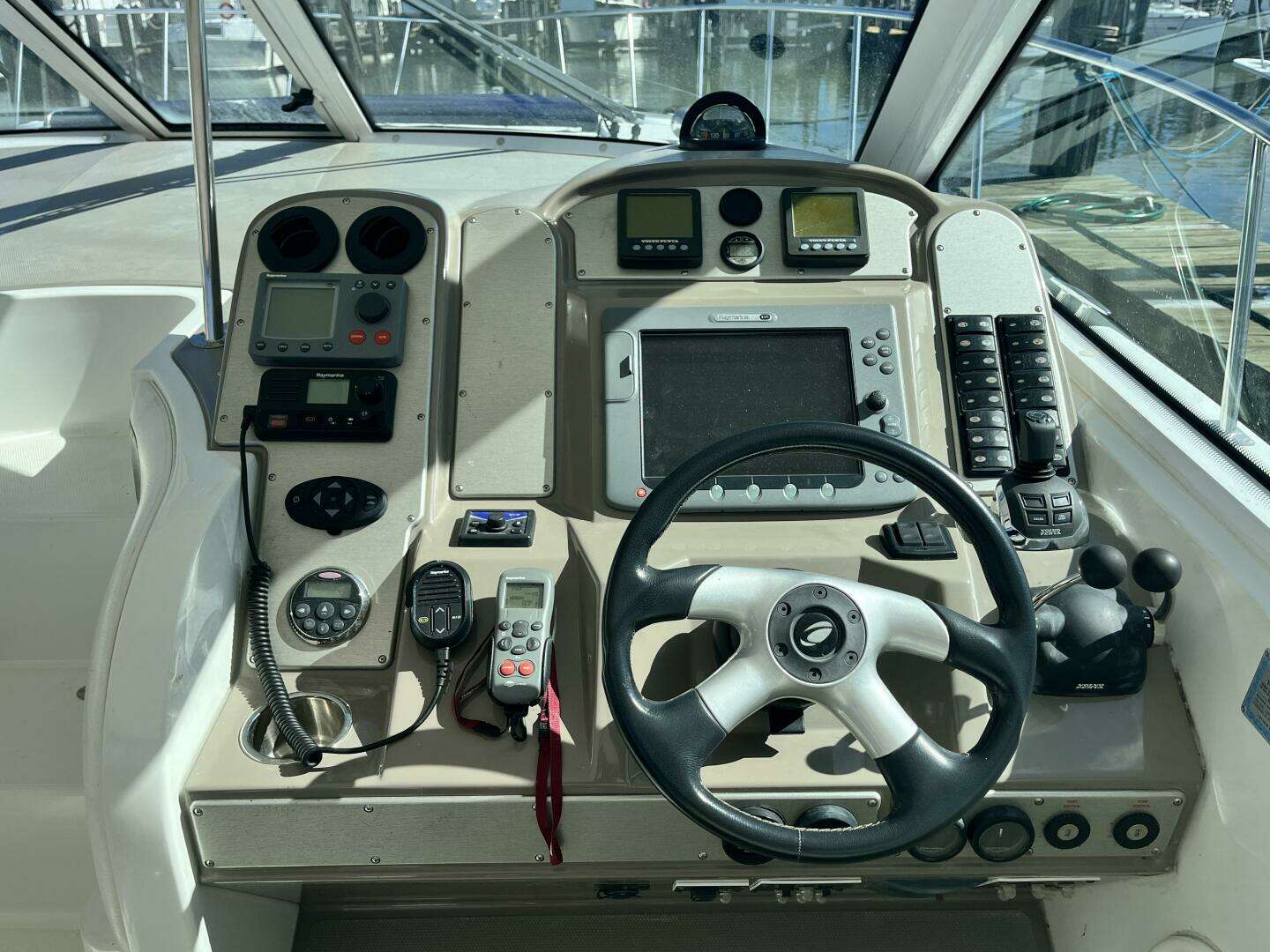 2008 Cruisers Yachts 390 Sport Coupe - Image 10