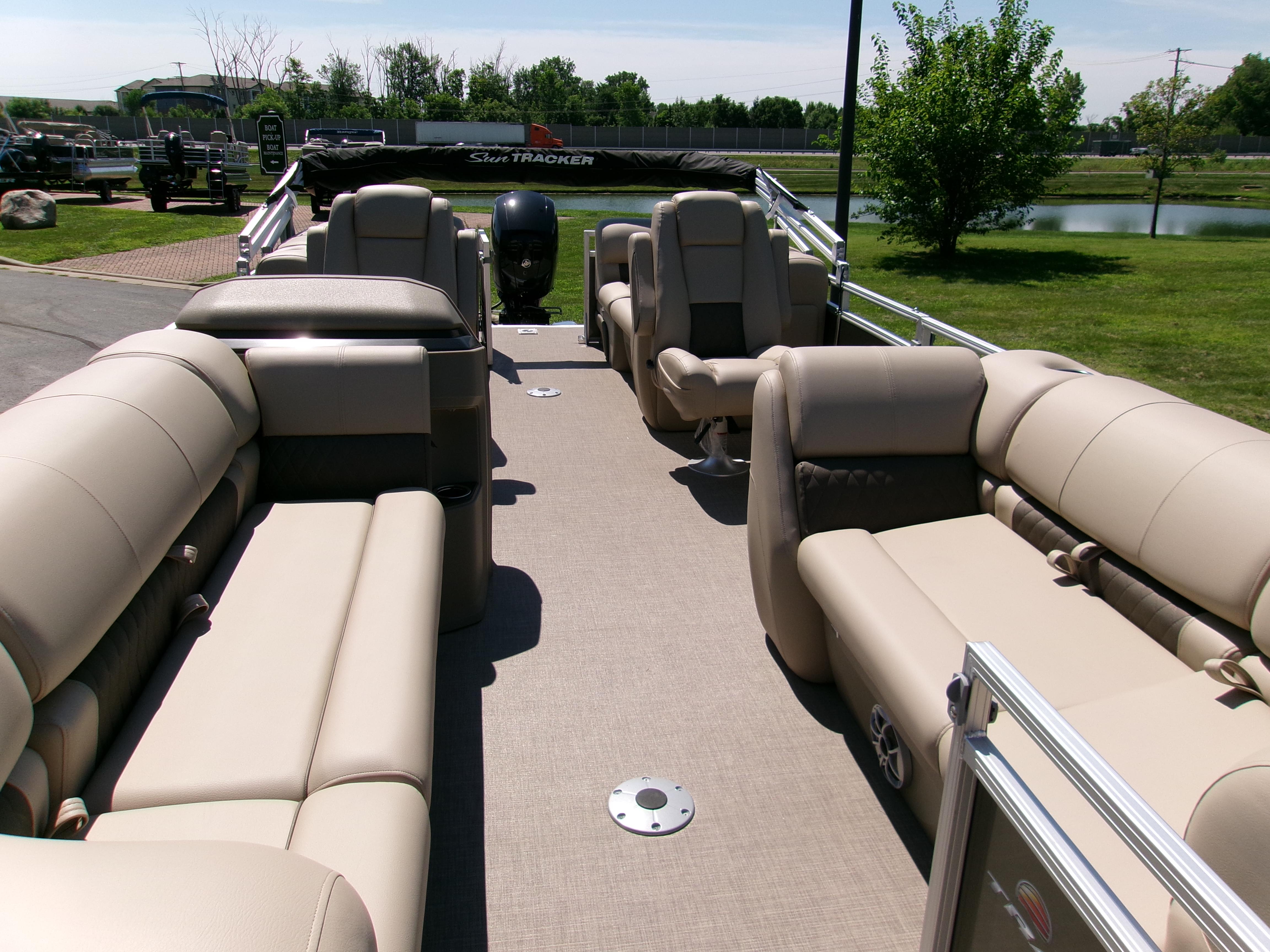 2025 Sun Tracker Party Barge 22 DLX with spacious seating and modern design.