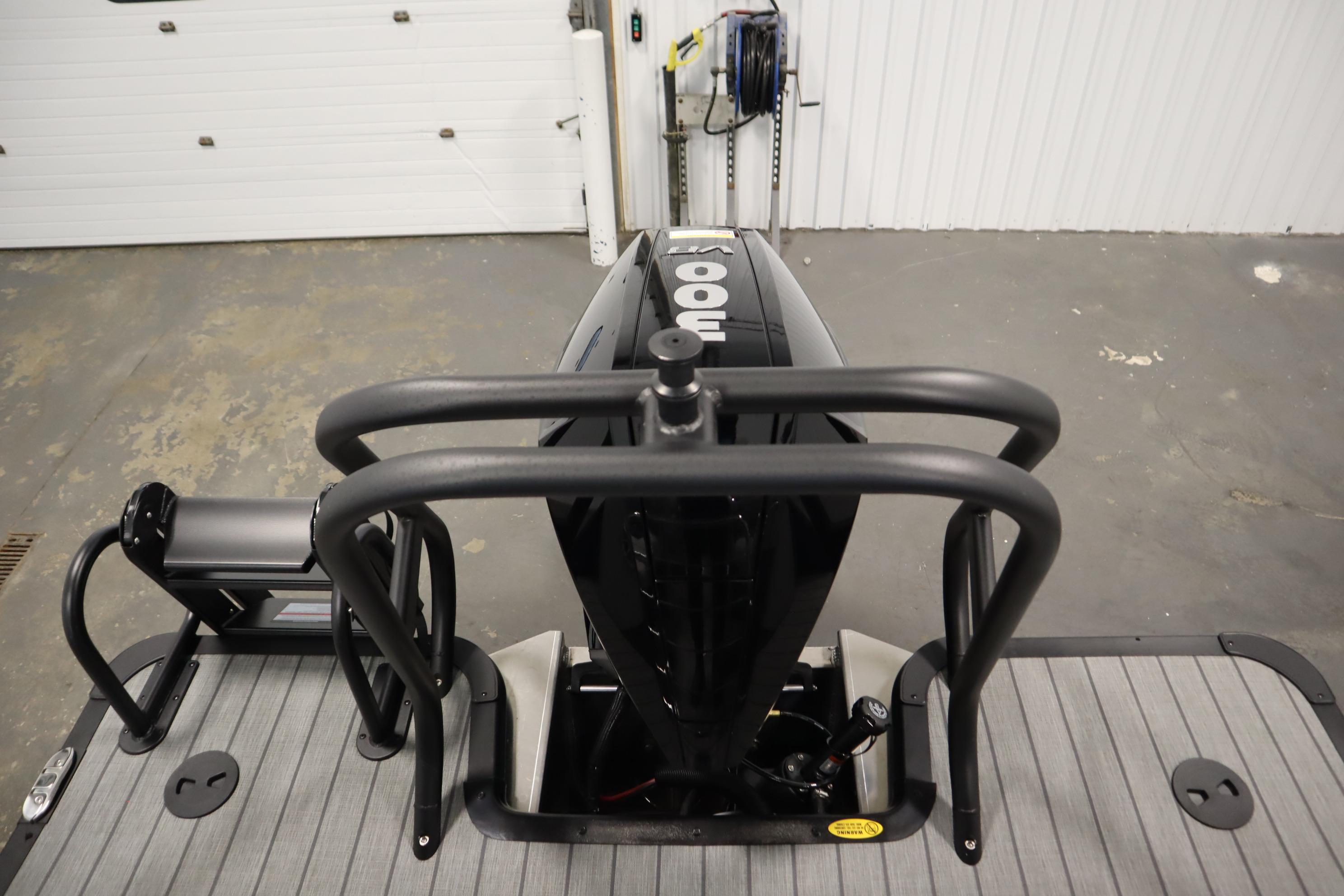 2025 Bentley Pontoons Elite 253 Admiral Tri-toon rear view with motor and railing.