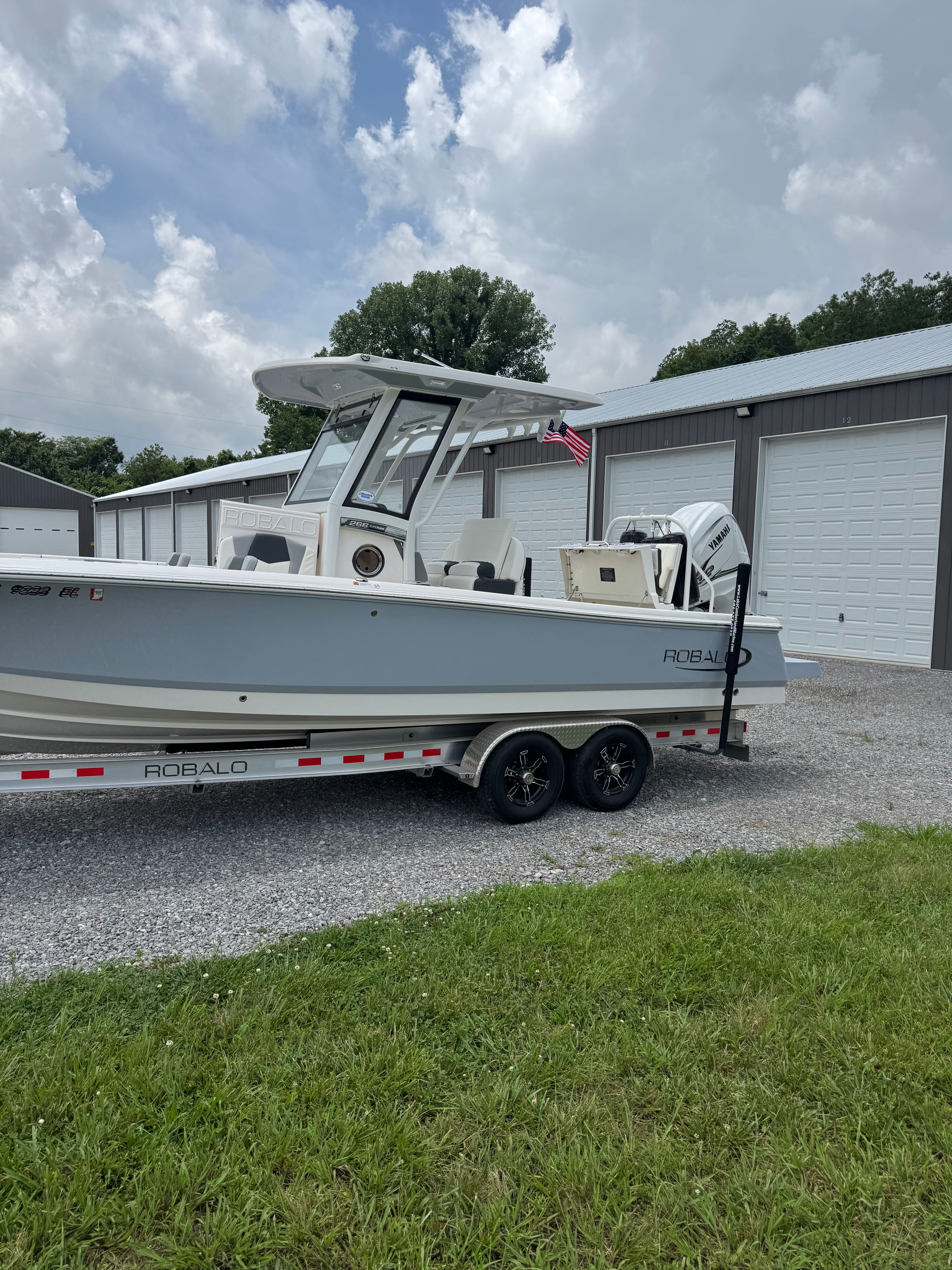 2023 Robalo 266 Cayman