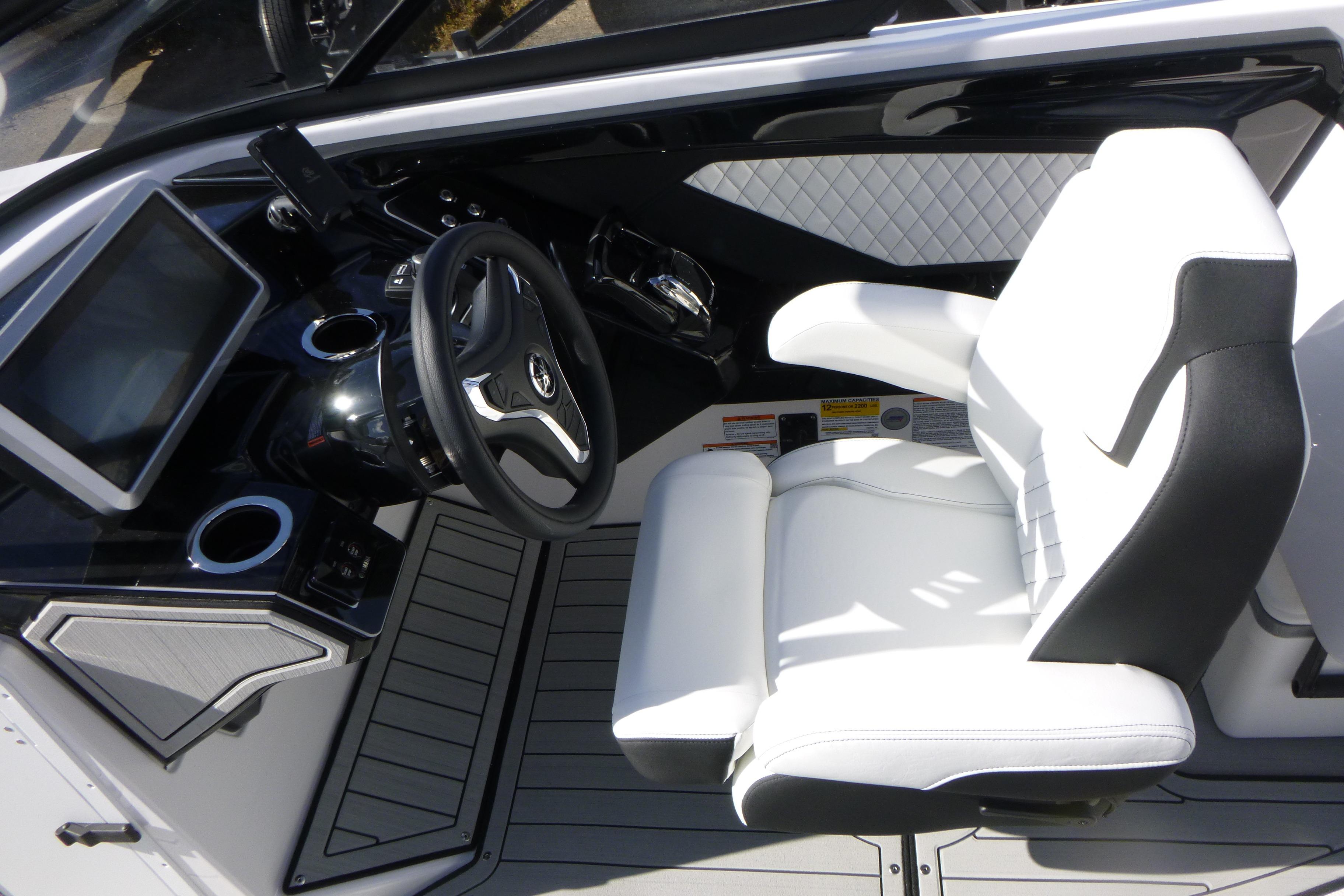 2026 Yamaha Boats 252SD cockpit with modern steering and luxurious seating.