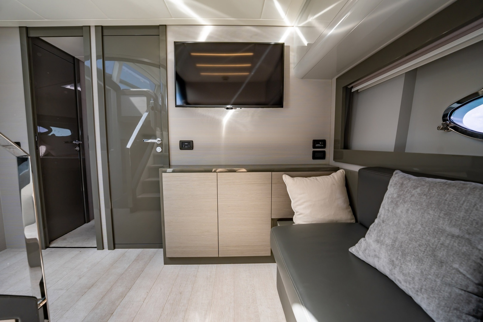 2020 Pershing 62 - Image 17