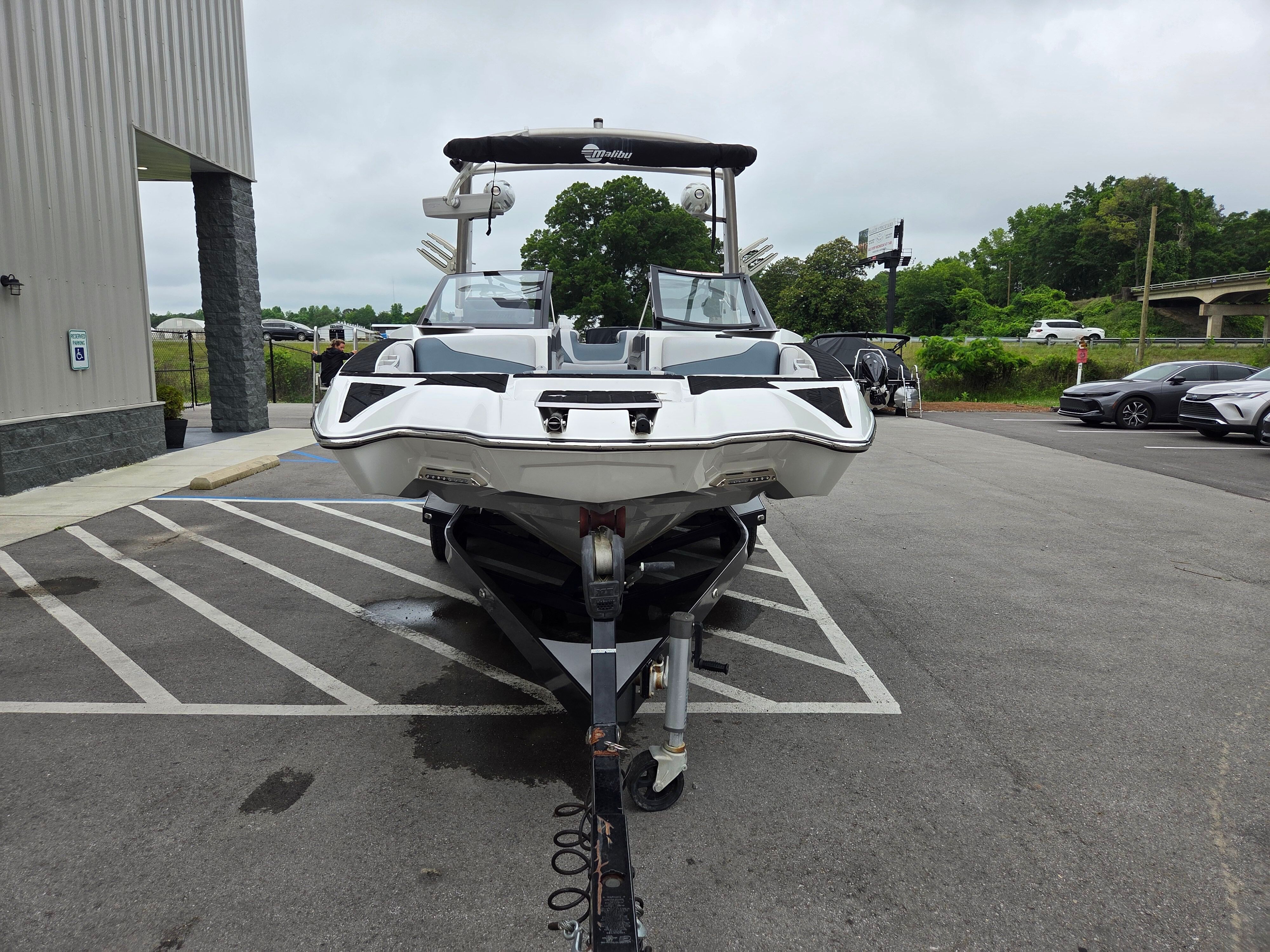 2018 MALIBU 22 MXZ - Image 3