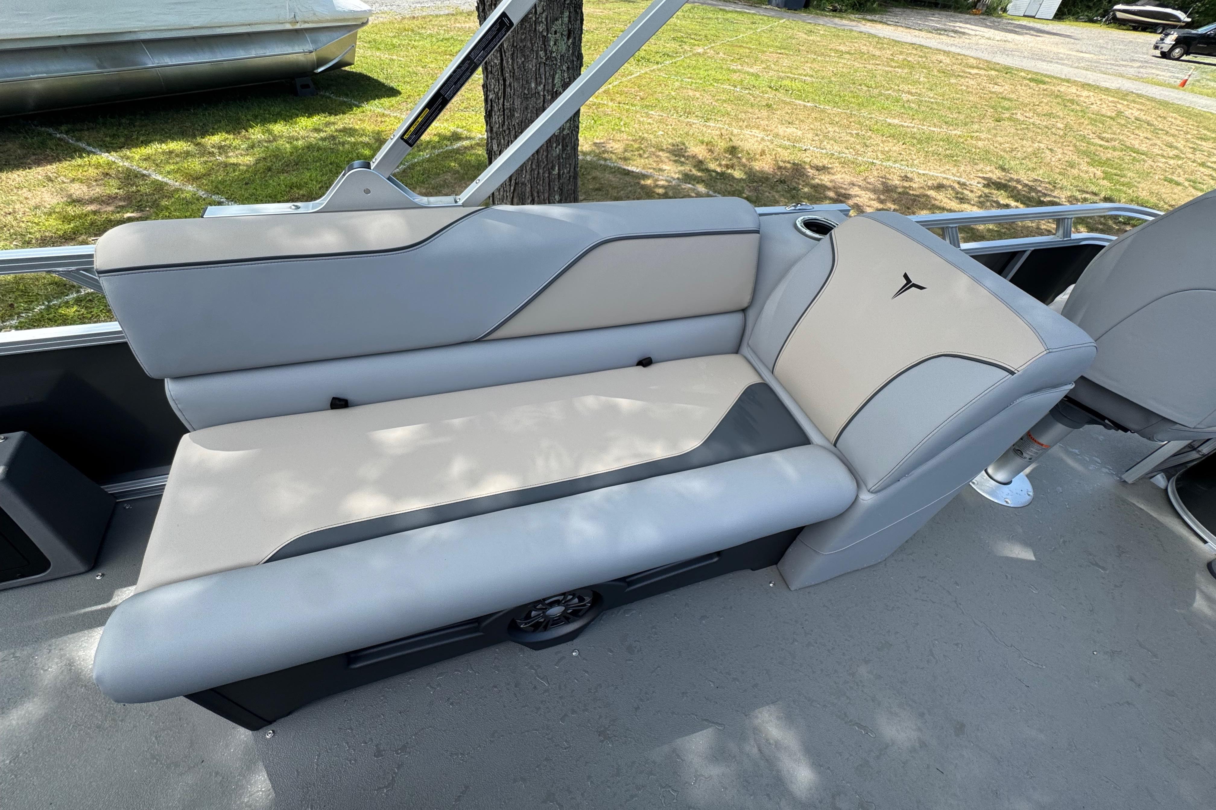 2026 Tahoe Pontoon Sport 85 Center Console Fish 23, featuring sleek seating design.