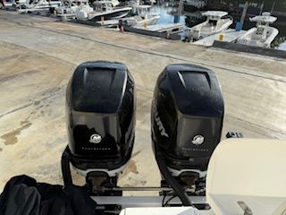 2004 Intrepid 348 - 22