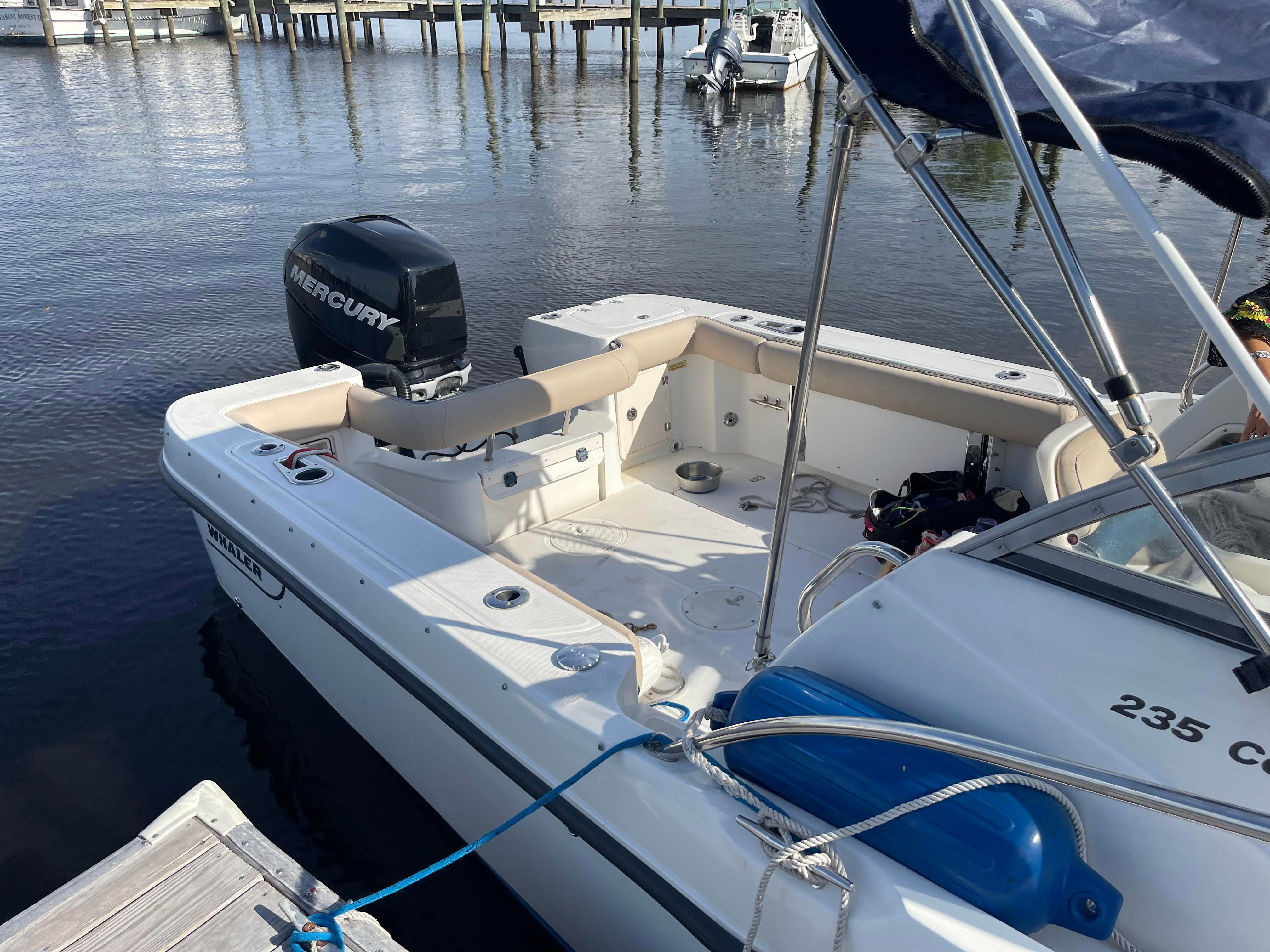 Boston Whaler 235 Conquest 2010 at dock with Mercury engine.