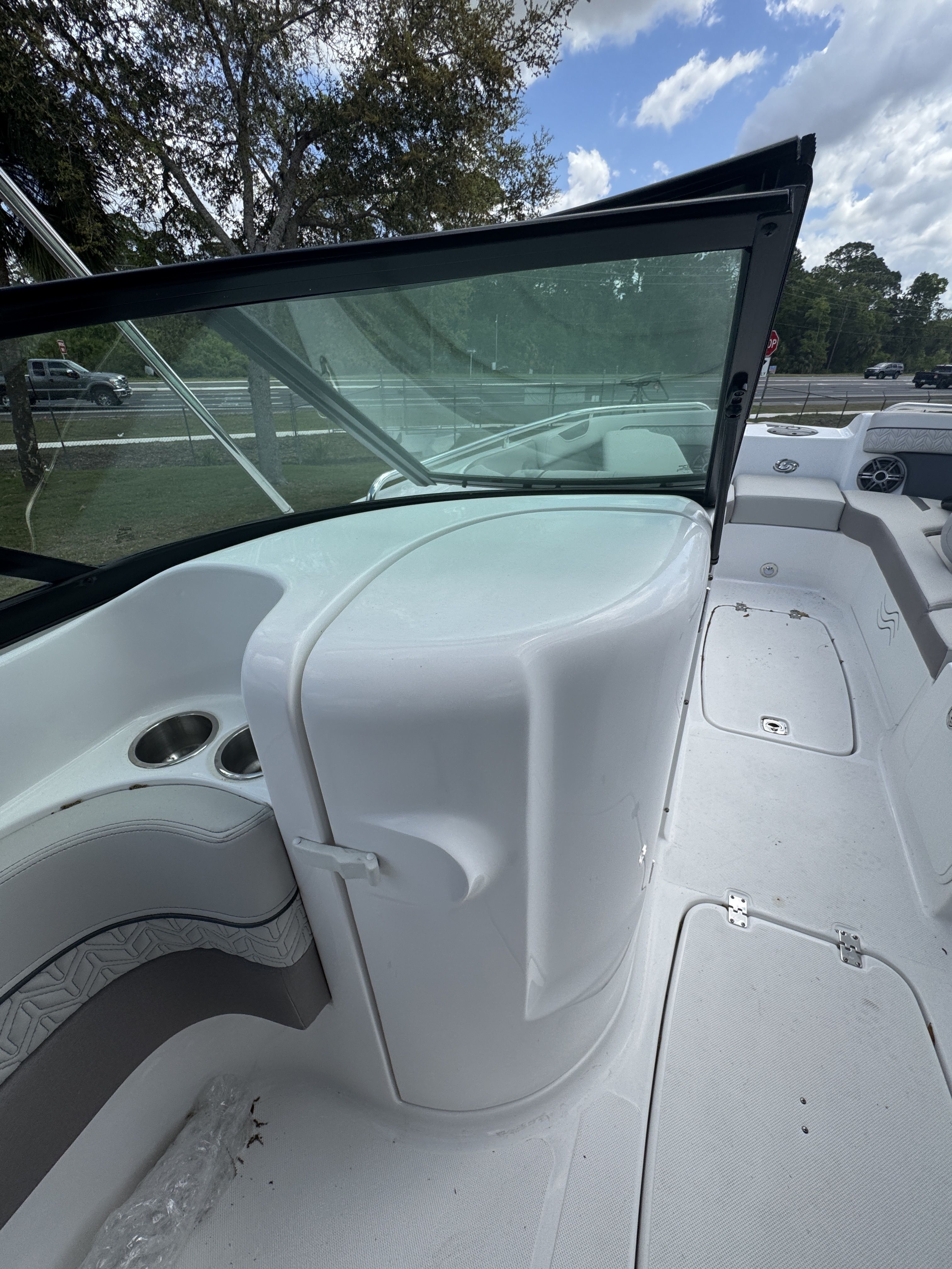 2026 Hurricane SunDeck 2400 OB - 25