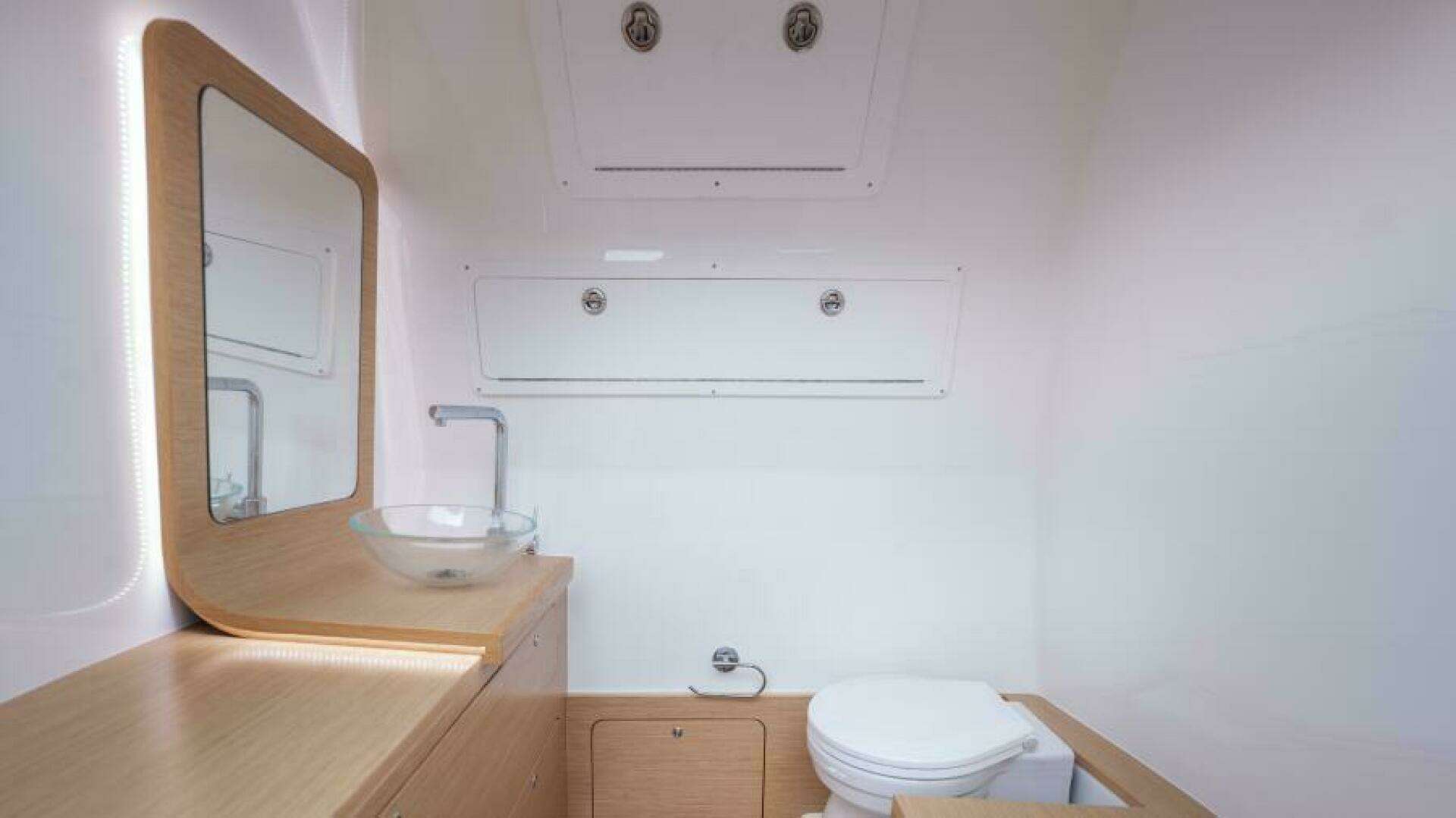2025 Skipper 38 Sunbed - Image 26