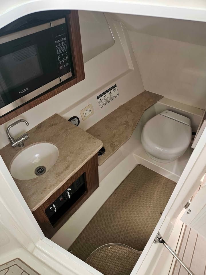 2018 Sailfish 325 DC - 6