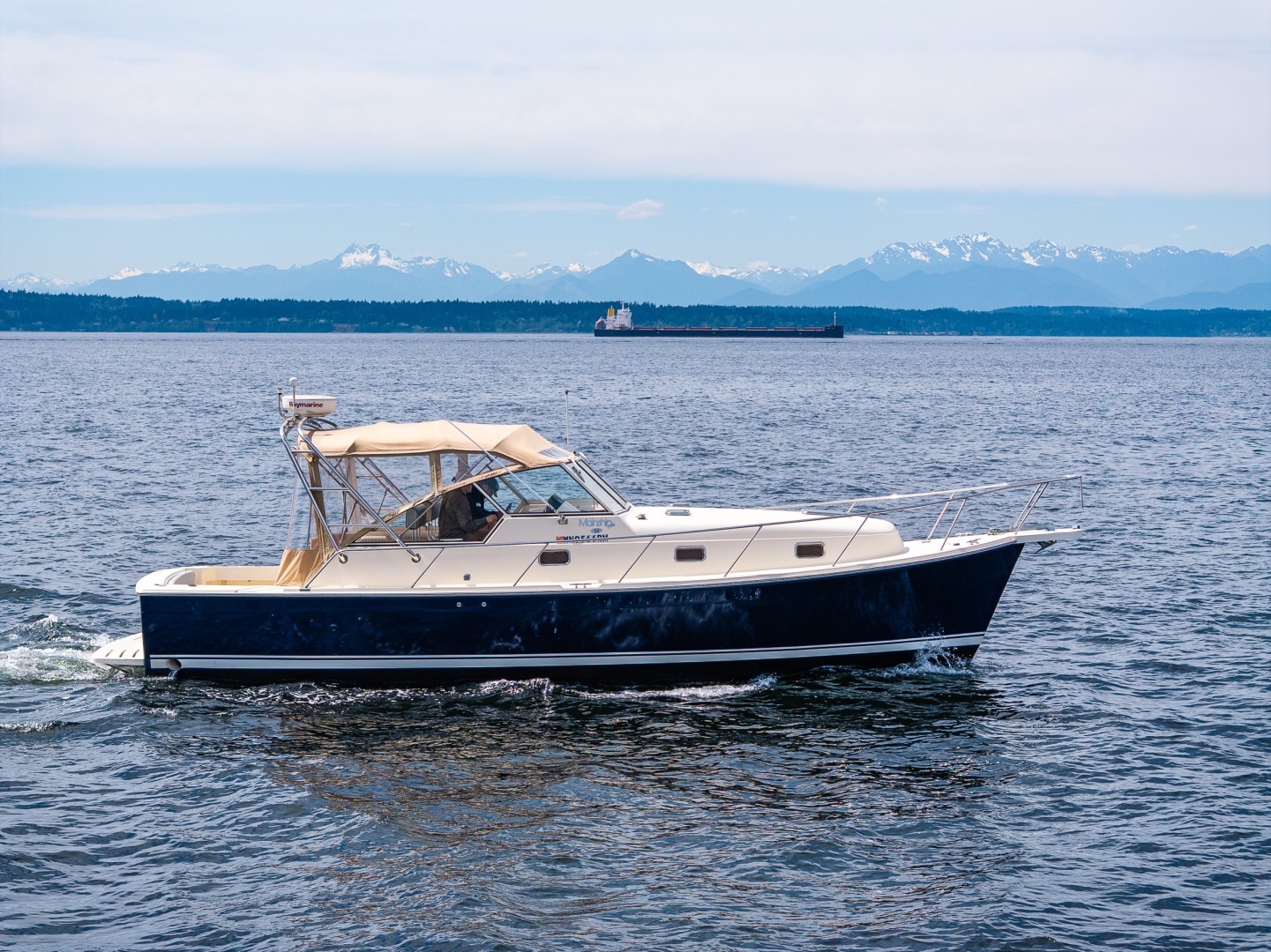 2004 Mainship Pilot 34 - Image 4