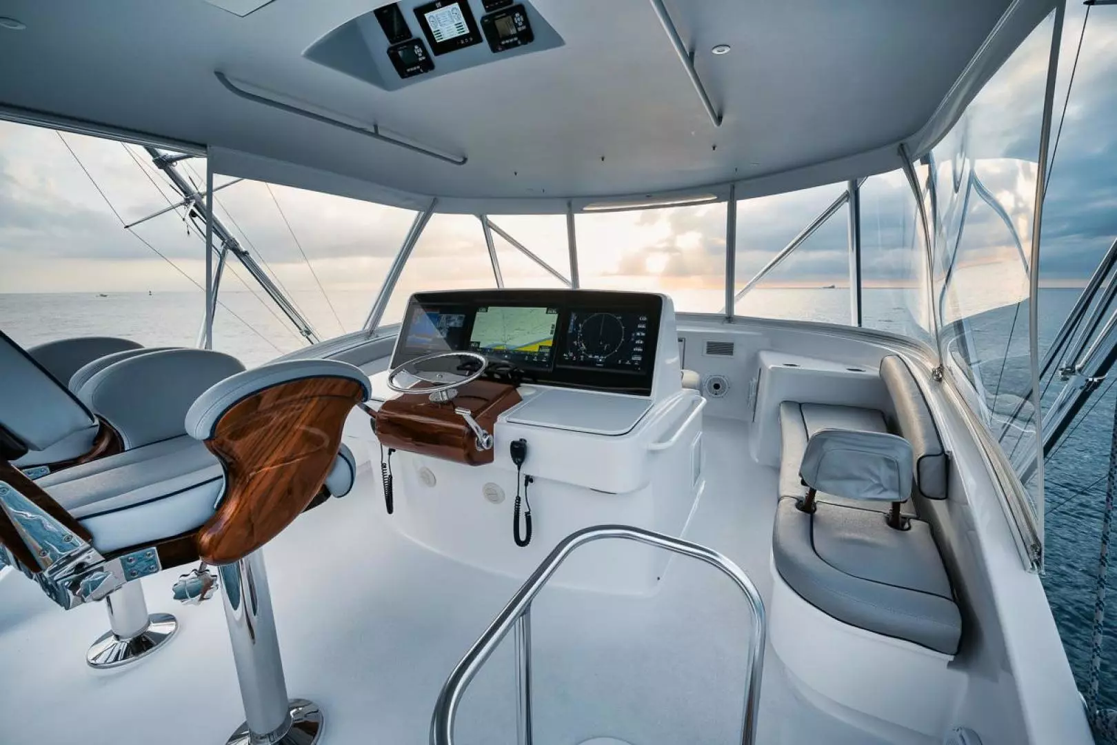2020 Hatteras Convertible GT59 - Image 27