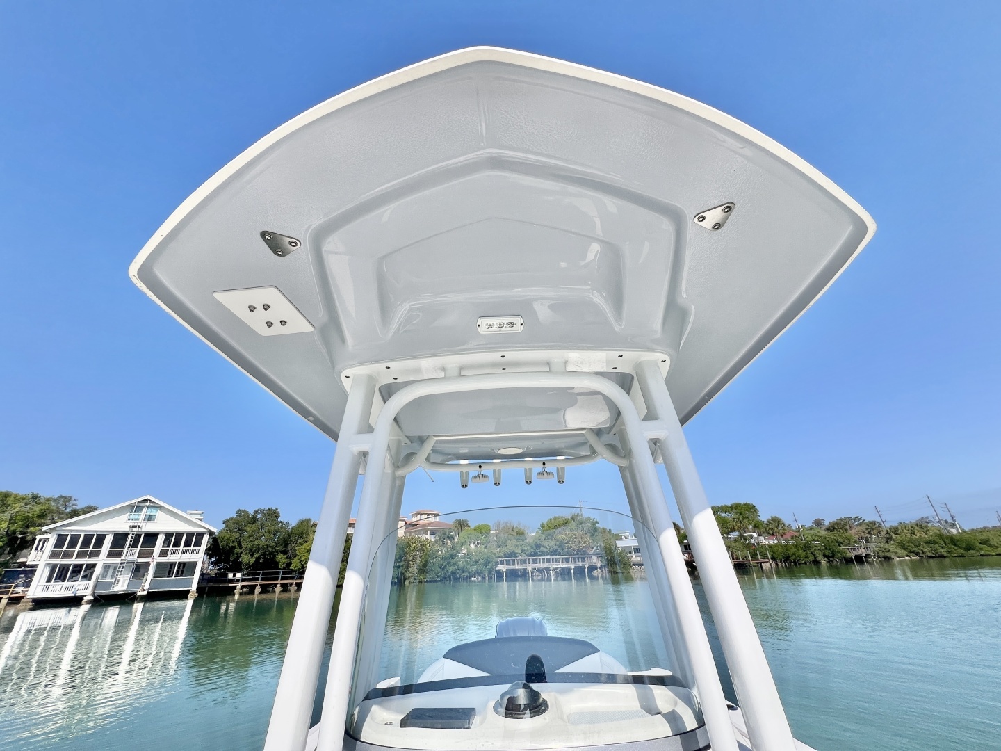 2021 Robalo R242 Explorer - Image 31