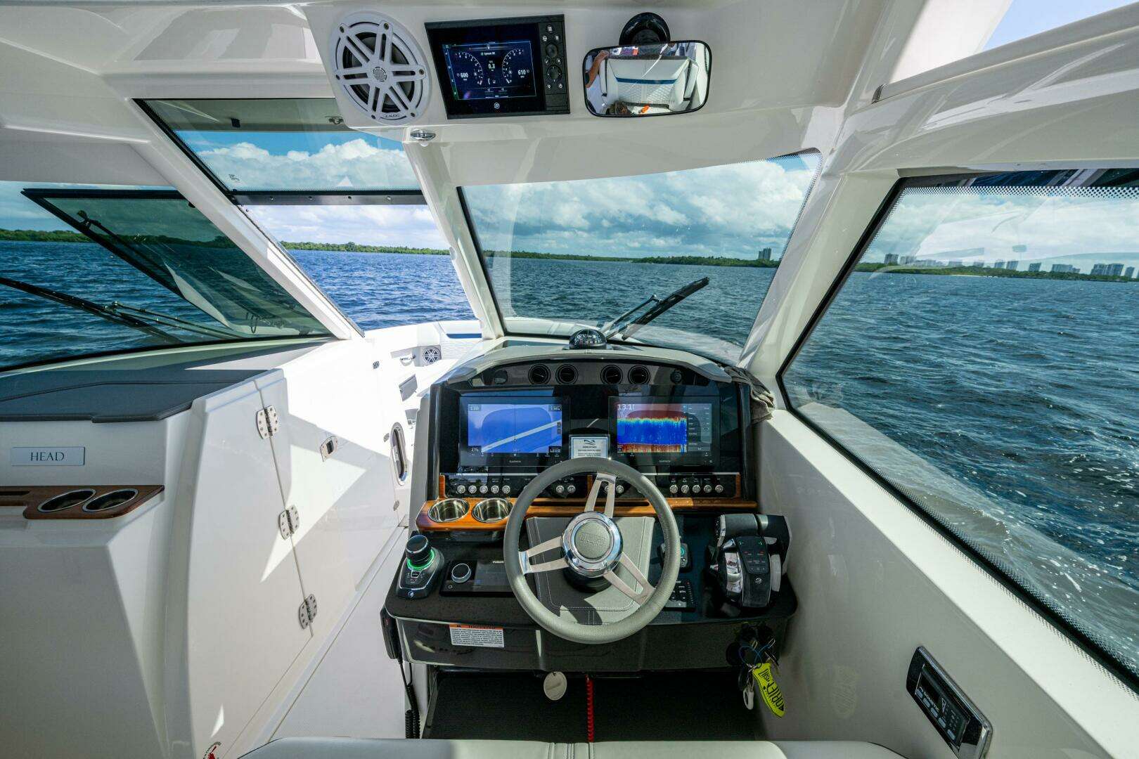 2021 Tiara Yachts 34 LX - Image 8