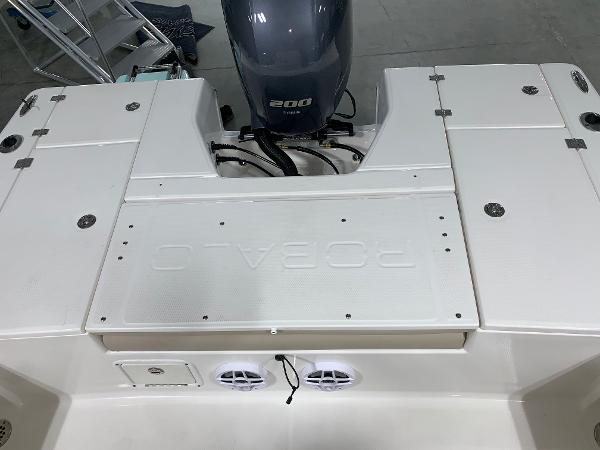2026 Robalo 226 Cayman boat deck with Yamaha 200 engine, white finish.