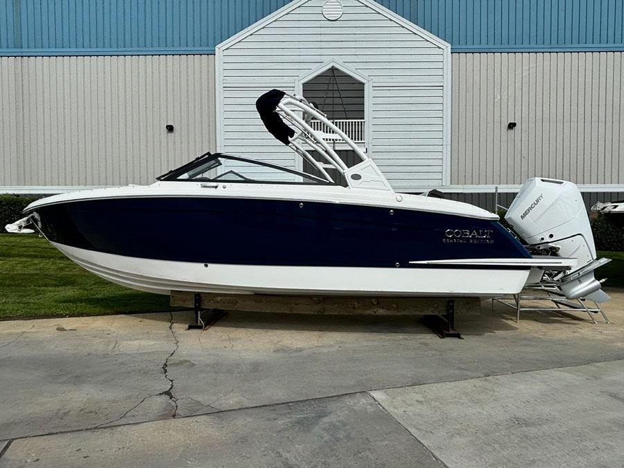 2025 Cobalt R6 Outboard