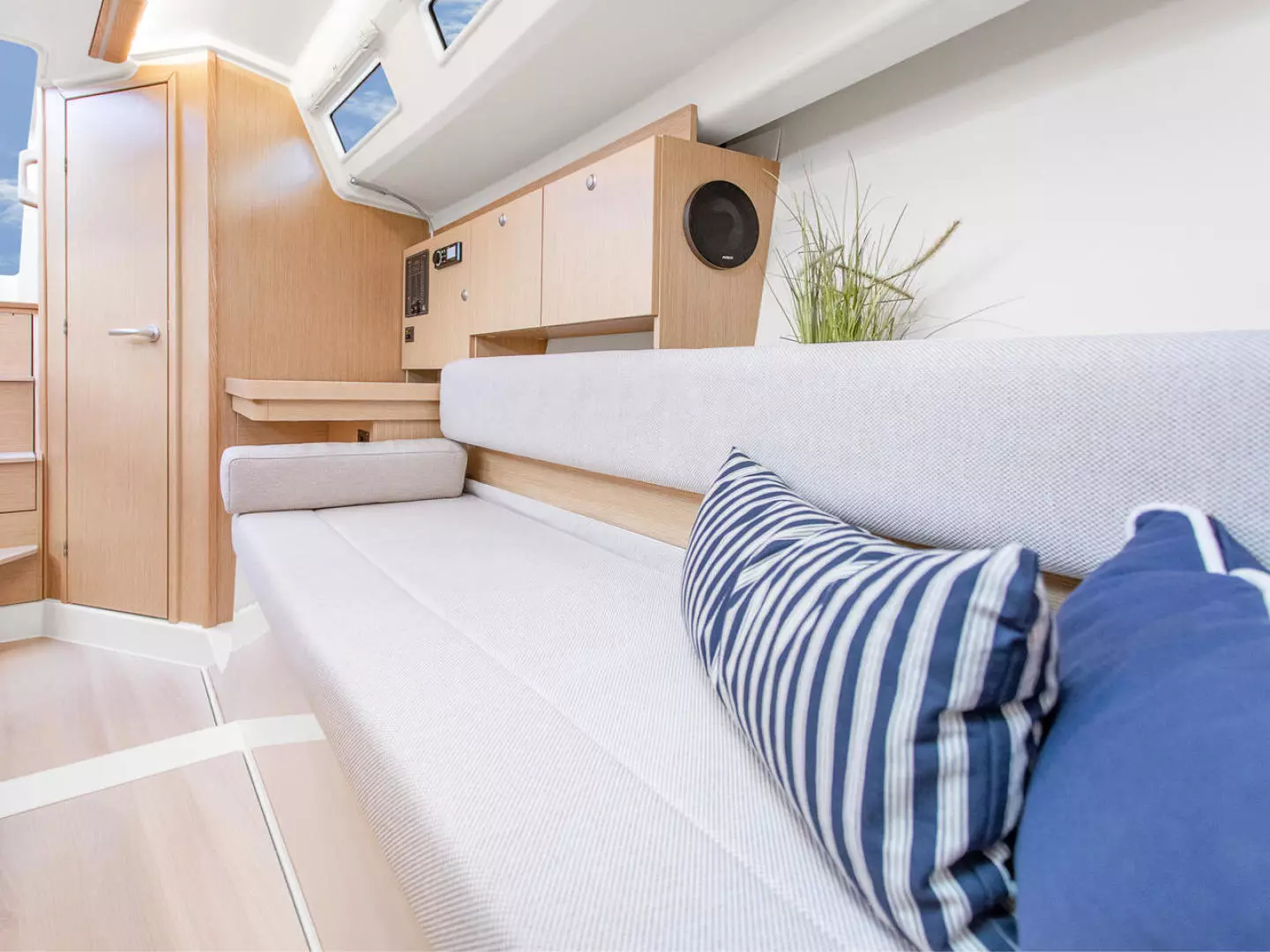 2025 Hanse 315 - Image 39
