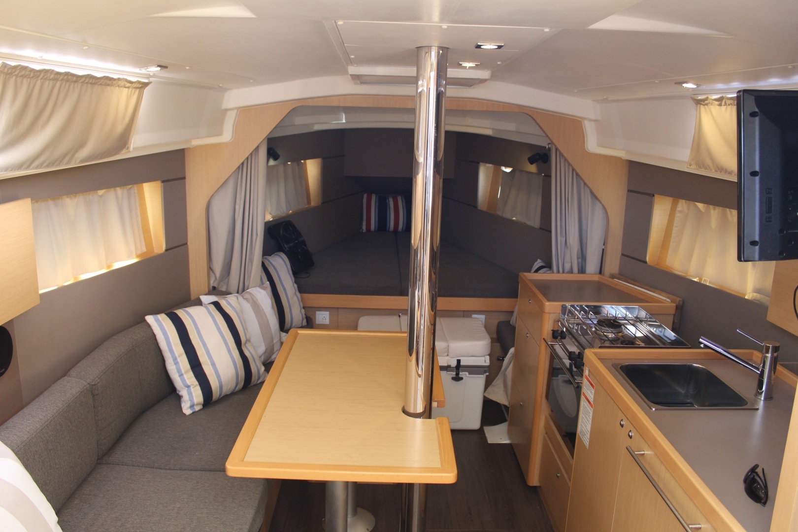 2016 Beneteau 35 Oceanis - Image 24