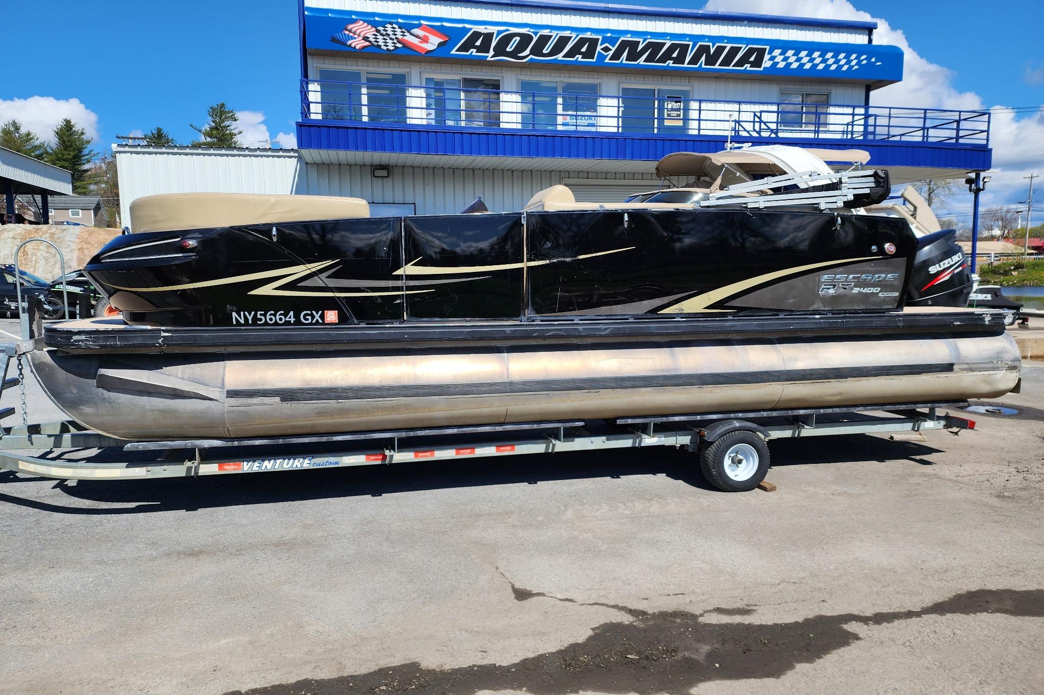 2017 Larson Escape RT 2400 Cruise Triple