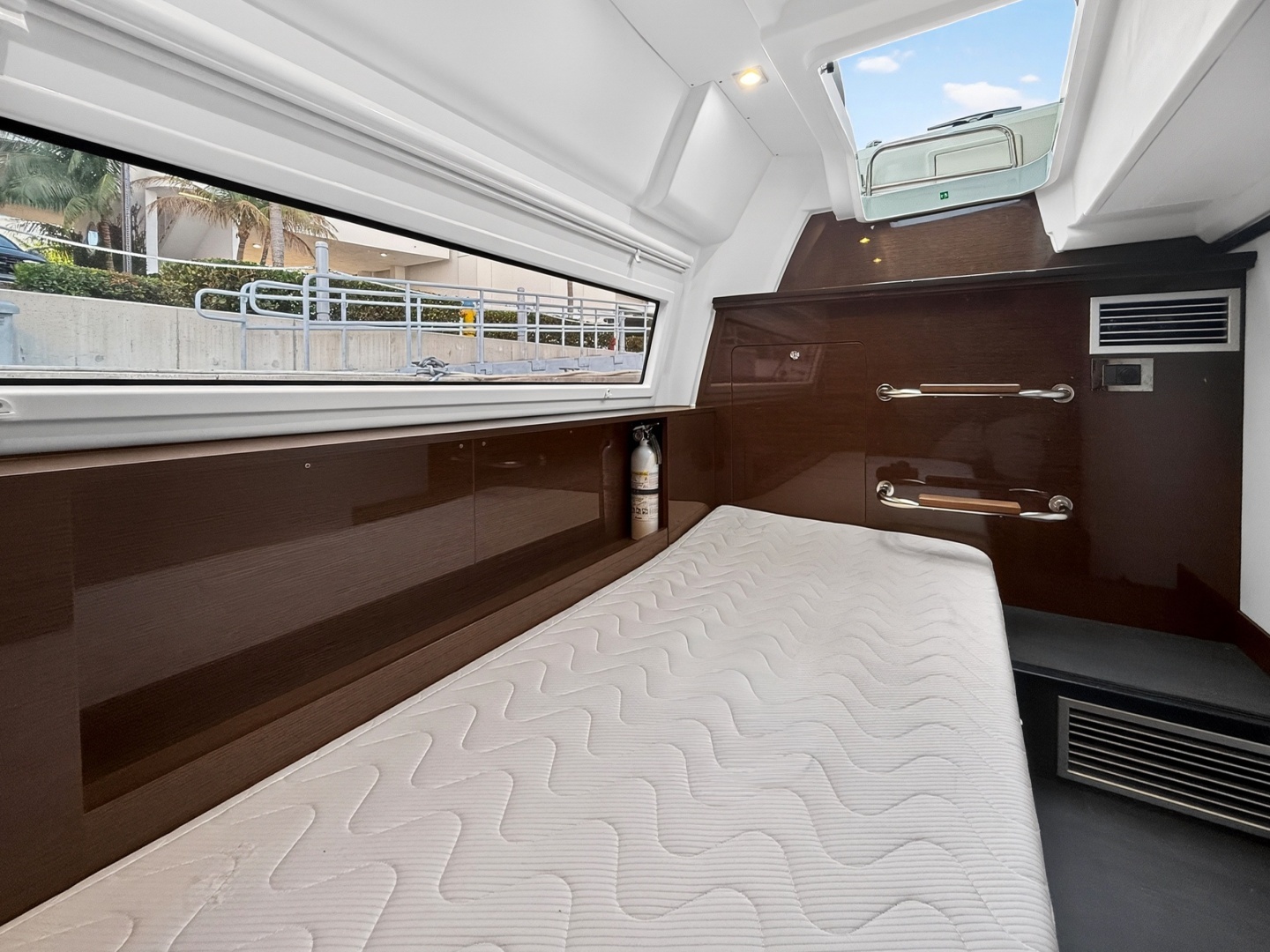 2023 Prestige 590 - Image 61