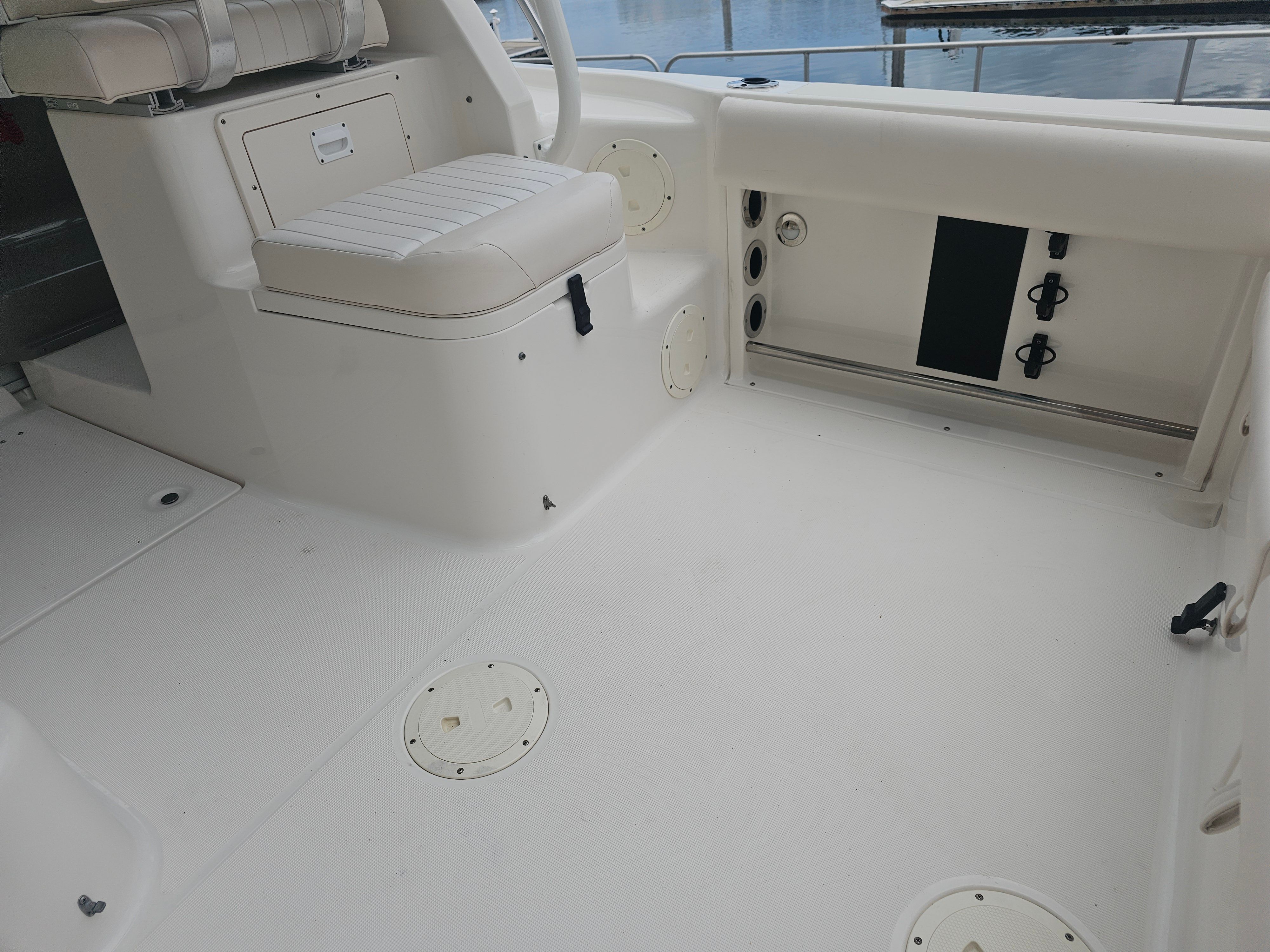 2017 Robalo R265 Walkaround - 23