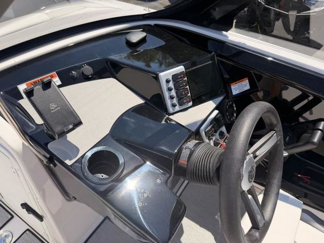 2026 Yamaha Boats SX220 - 14