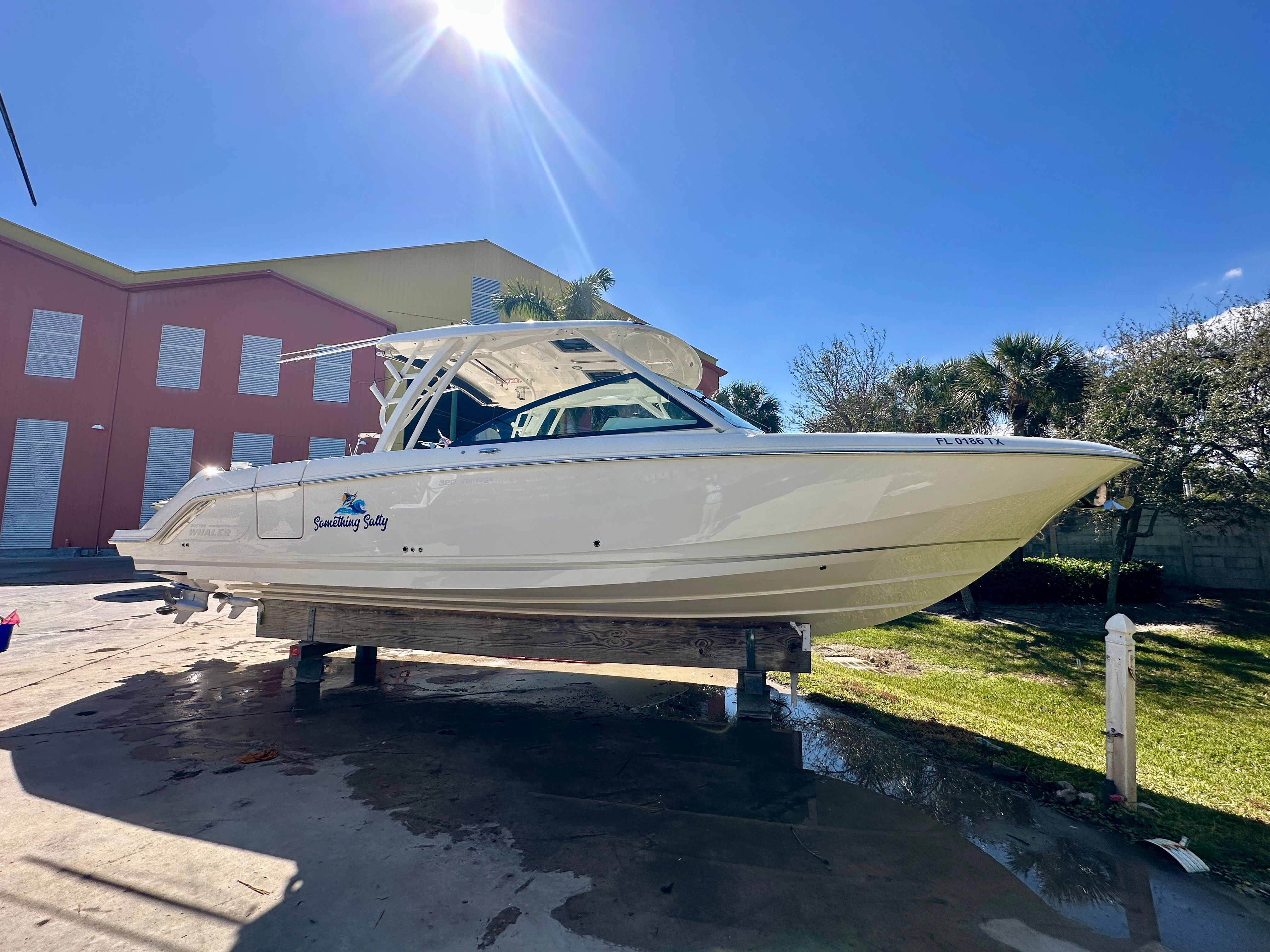 2024 Boston Whaler 320 Vantage