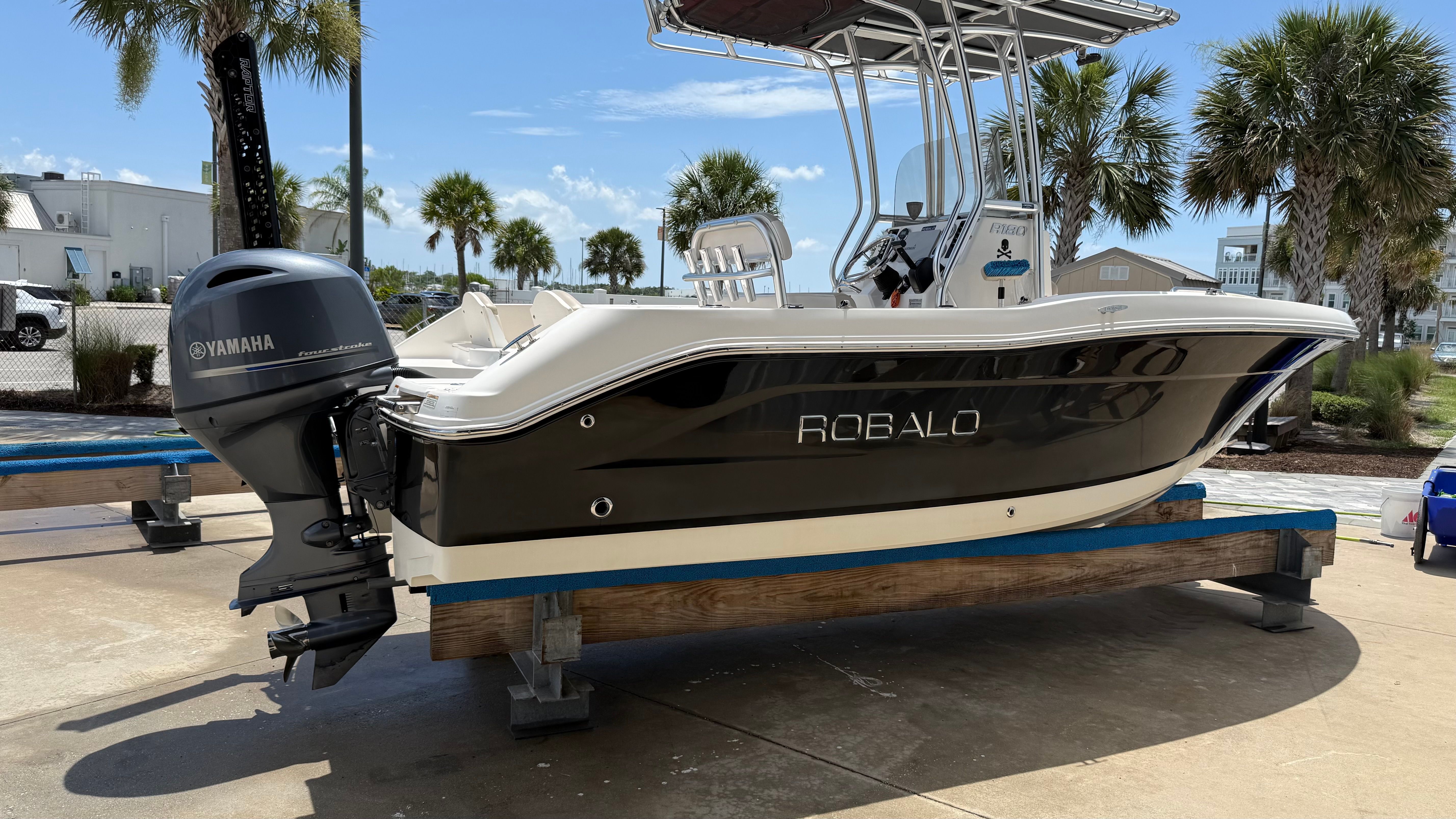 2017 Robalo R180 Center Console - 3