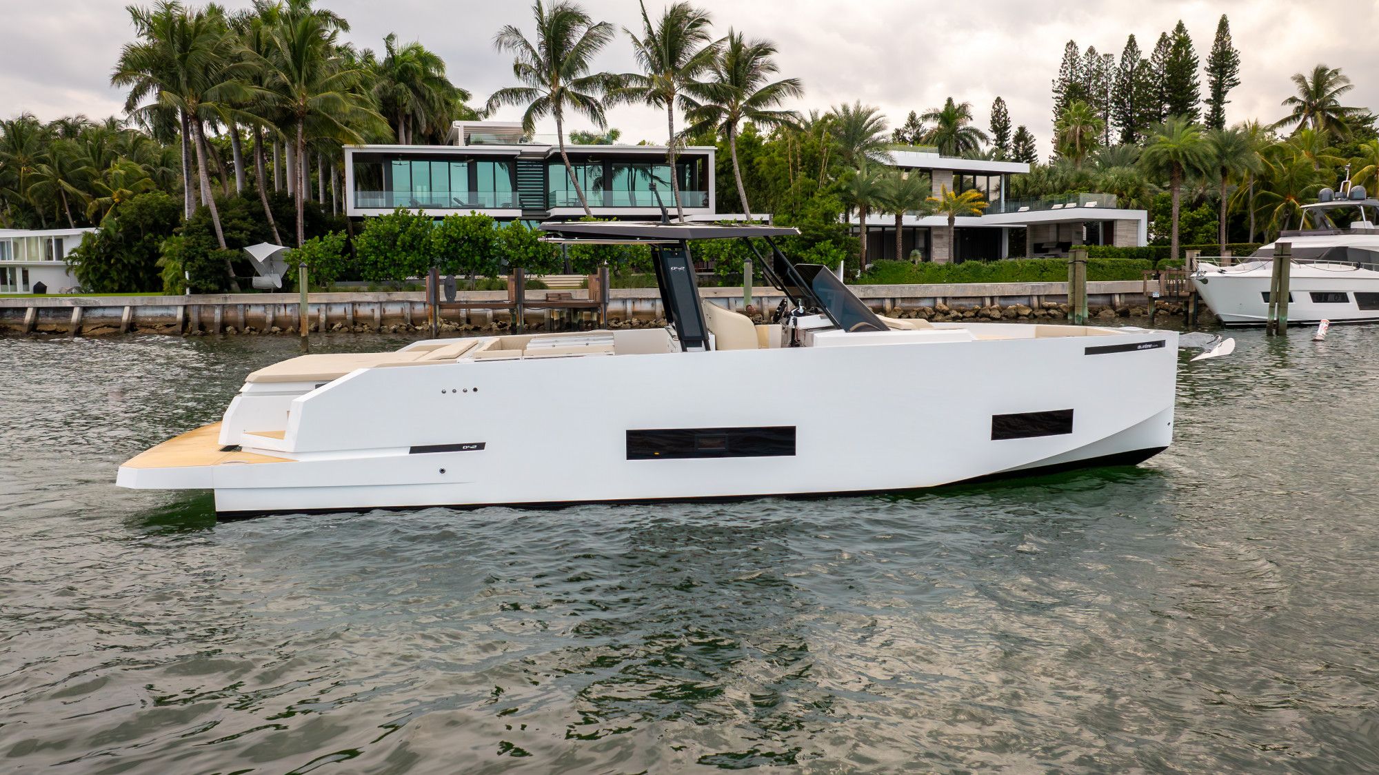 2027 De Antonio Yachts D42 Open