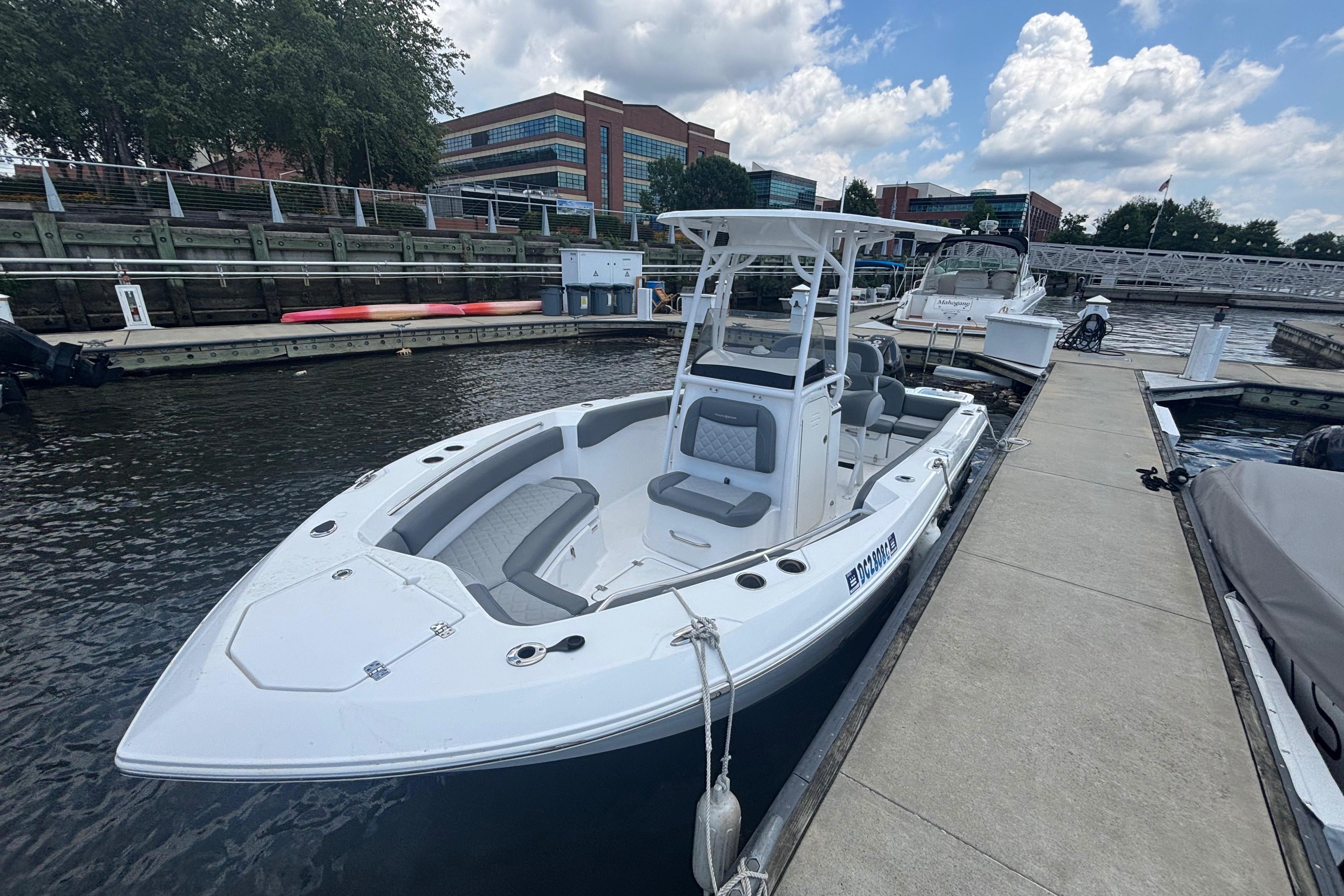 2024 NauticStar 222L Offshore