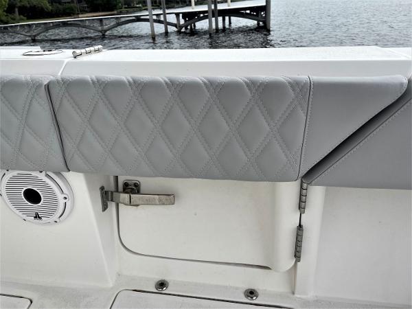 2020 Front Runner 39 Center Console - 56