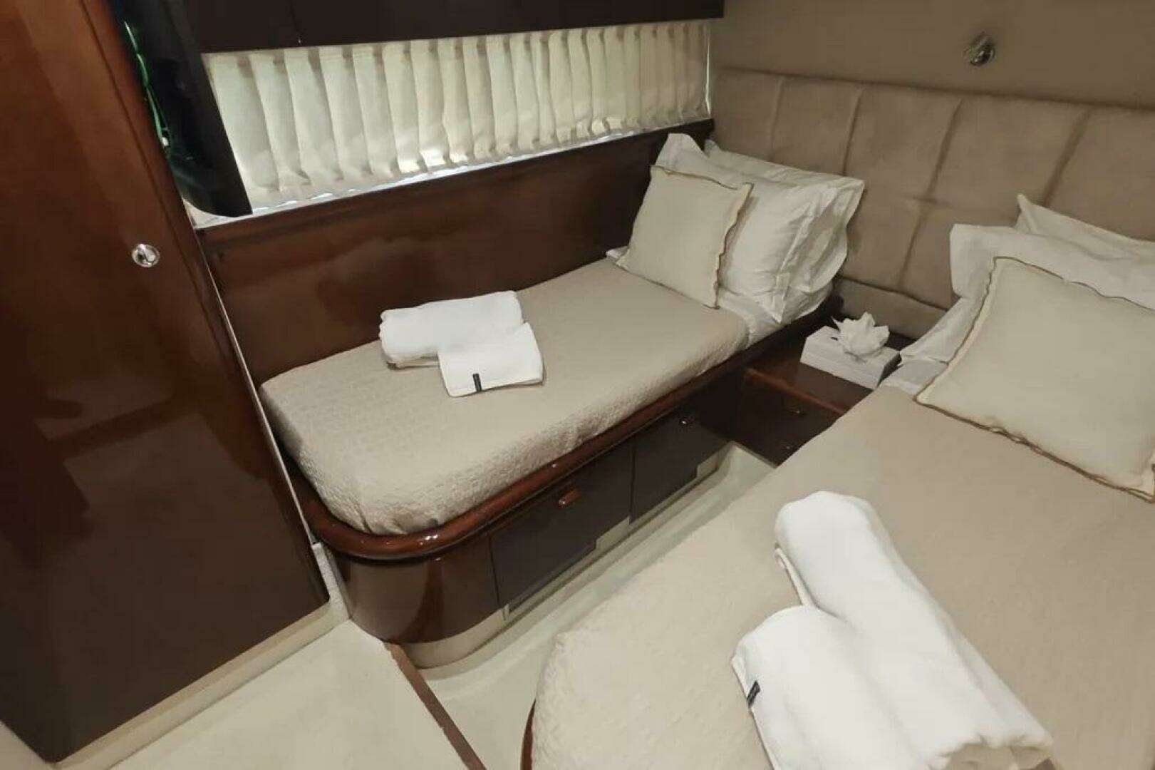 2002 Ferretti Yachts 720 - Image 23