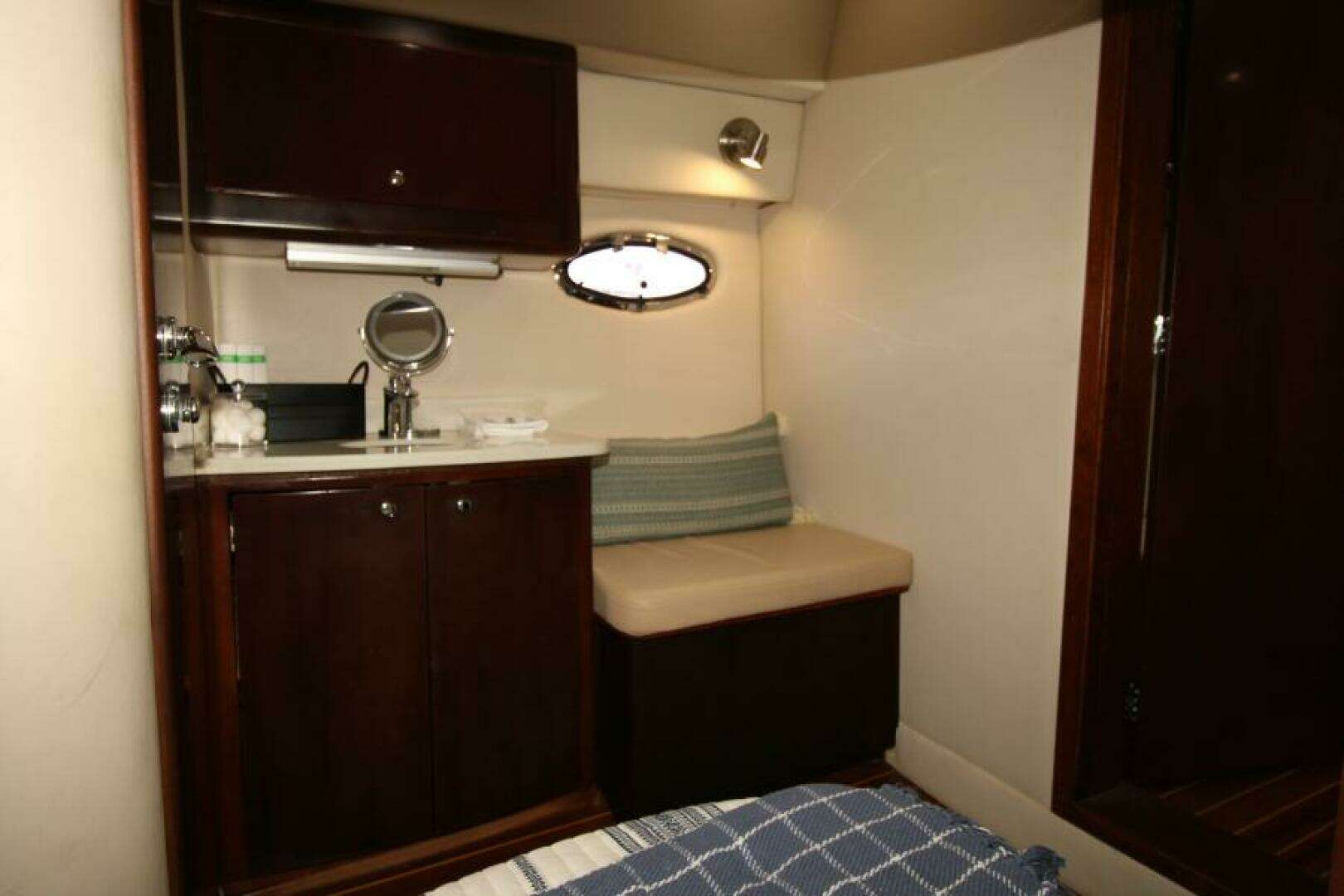 2002 Regal 4260 Commodore - Image 34