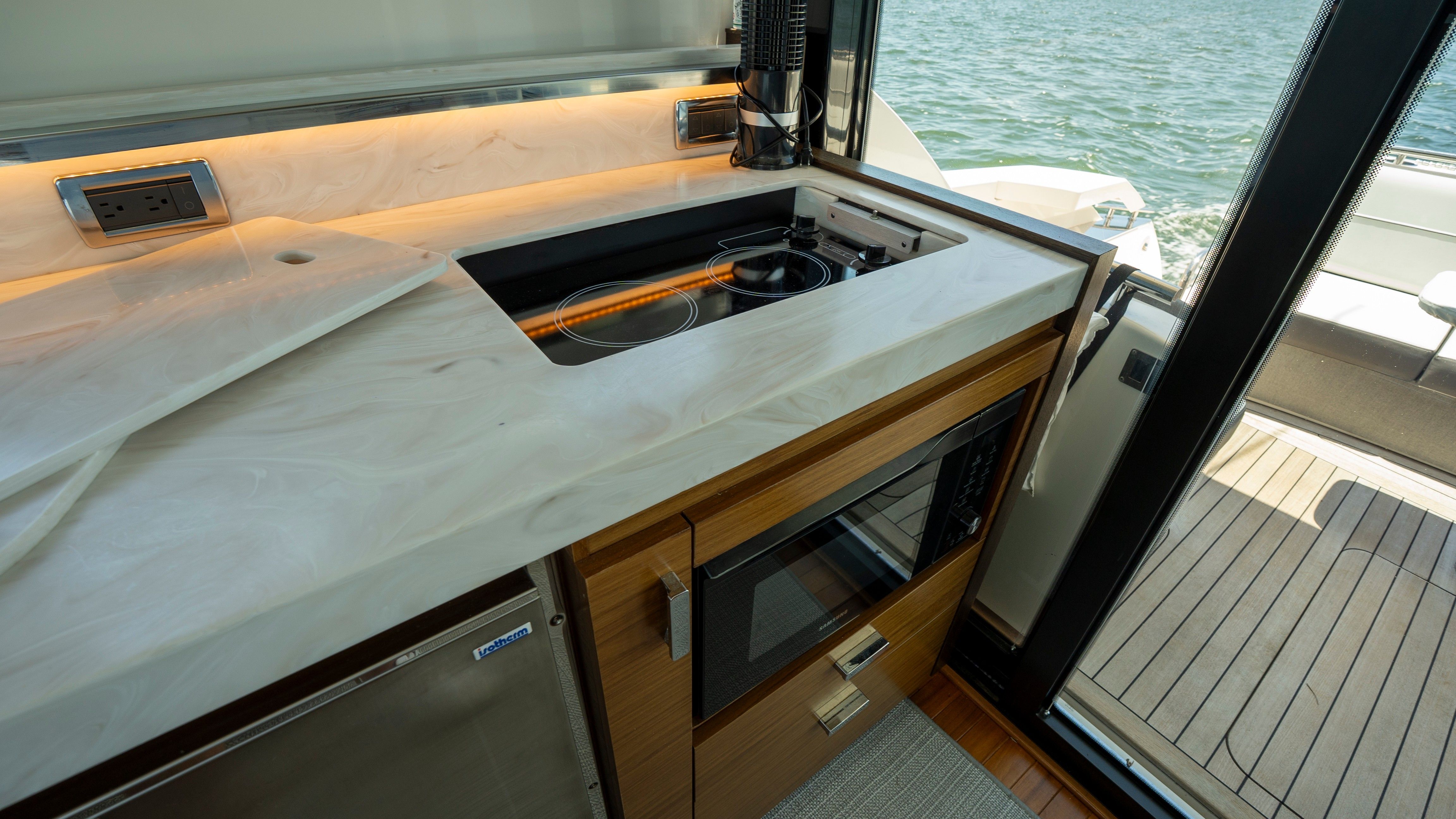 2018 Tiara Yachts 44 Coupe - 25