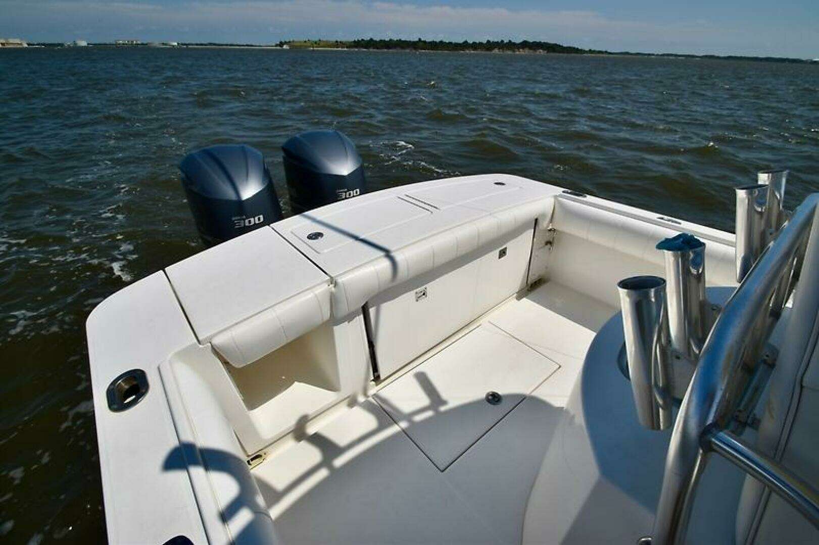 2013 Regulator 28 FS w/SeaKeeper Ride - Image 12