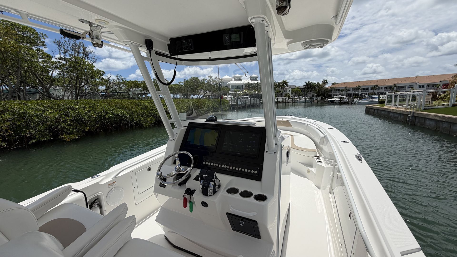 2017 Edgewater 320 CC - 14