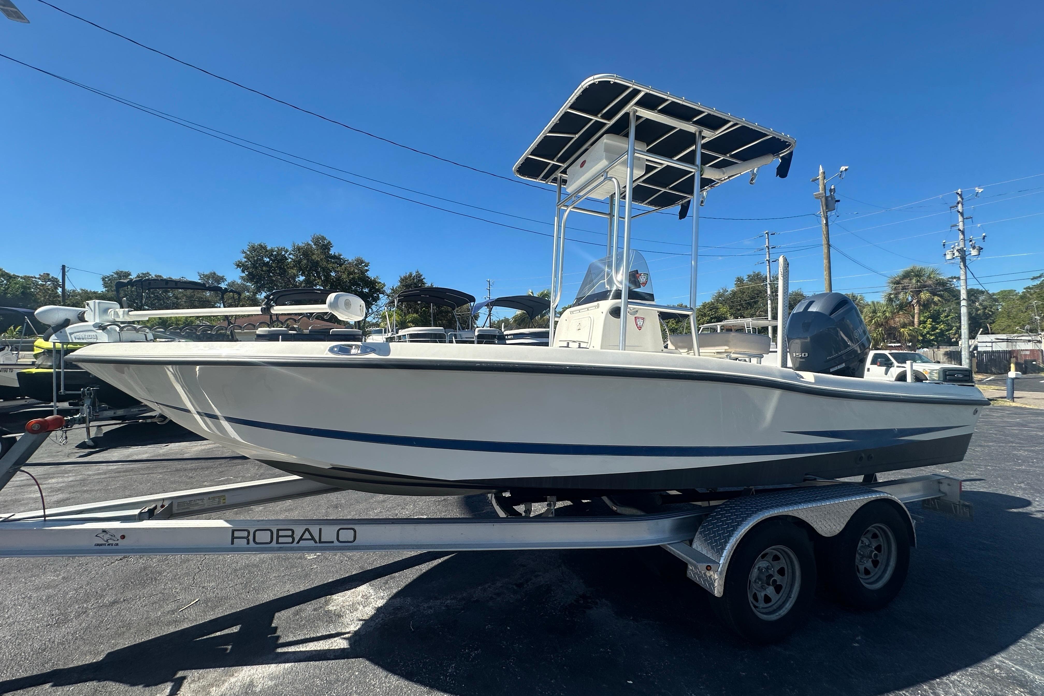 2003 Hydra-Sports 19 Bay Bolt boat on Robalo trailer, parked outdoors.