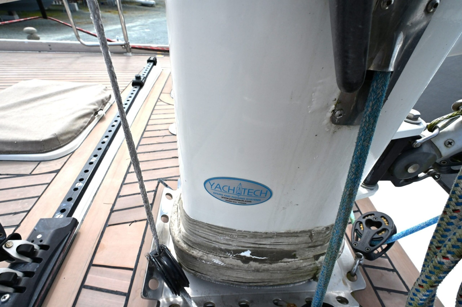 2006 Waterline 50 - Image 23