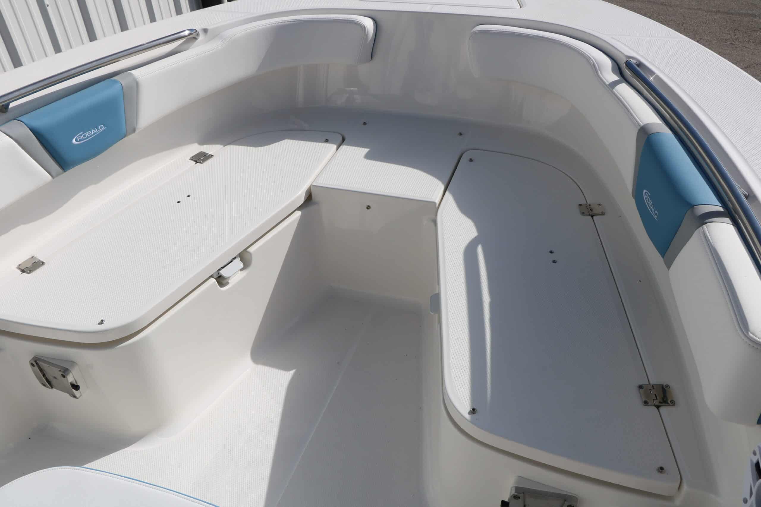 2026 Robalo R200 Center Console - 33