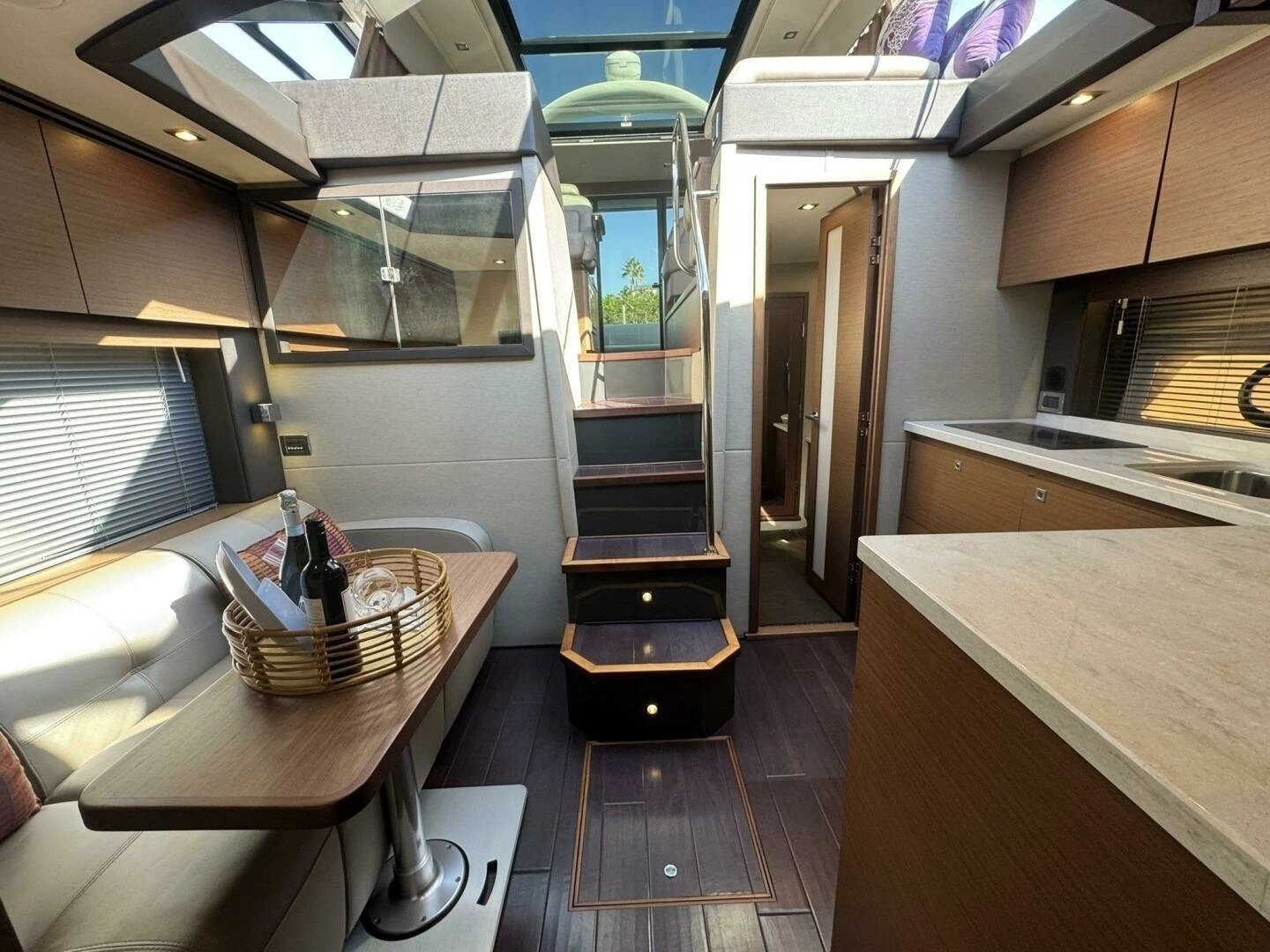 2016 Sea Ray 470 Sundancer - Image 14