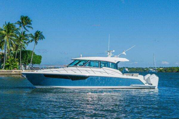 2025 Tiara Yachts 43 LE