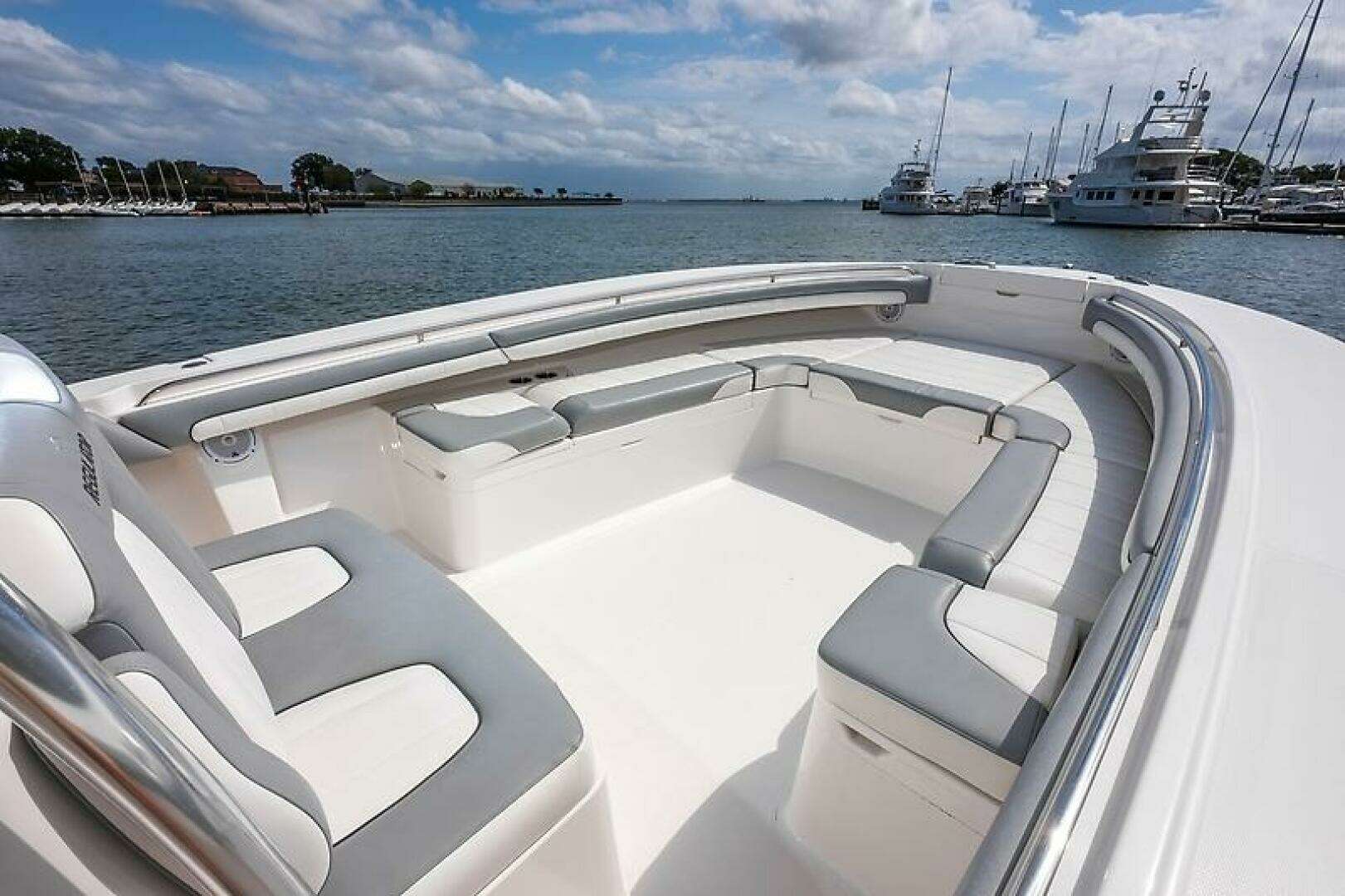 2018 Regulator 34 FS - Image 21