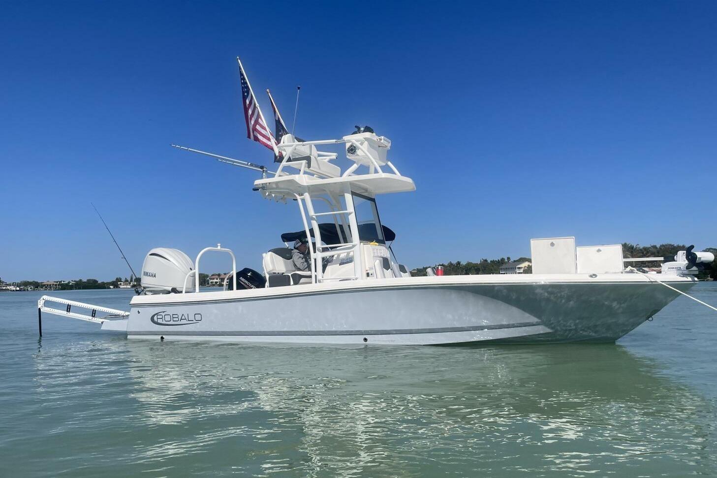 2022 Robalo 246 Cayman SD
