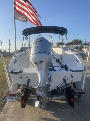 2001 Seaswirl 2301 Center Console - 5