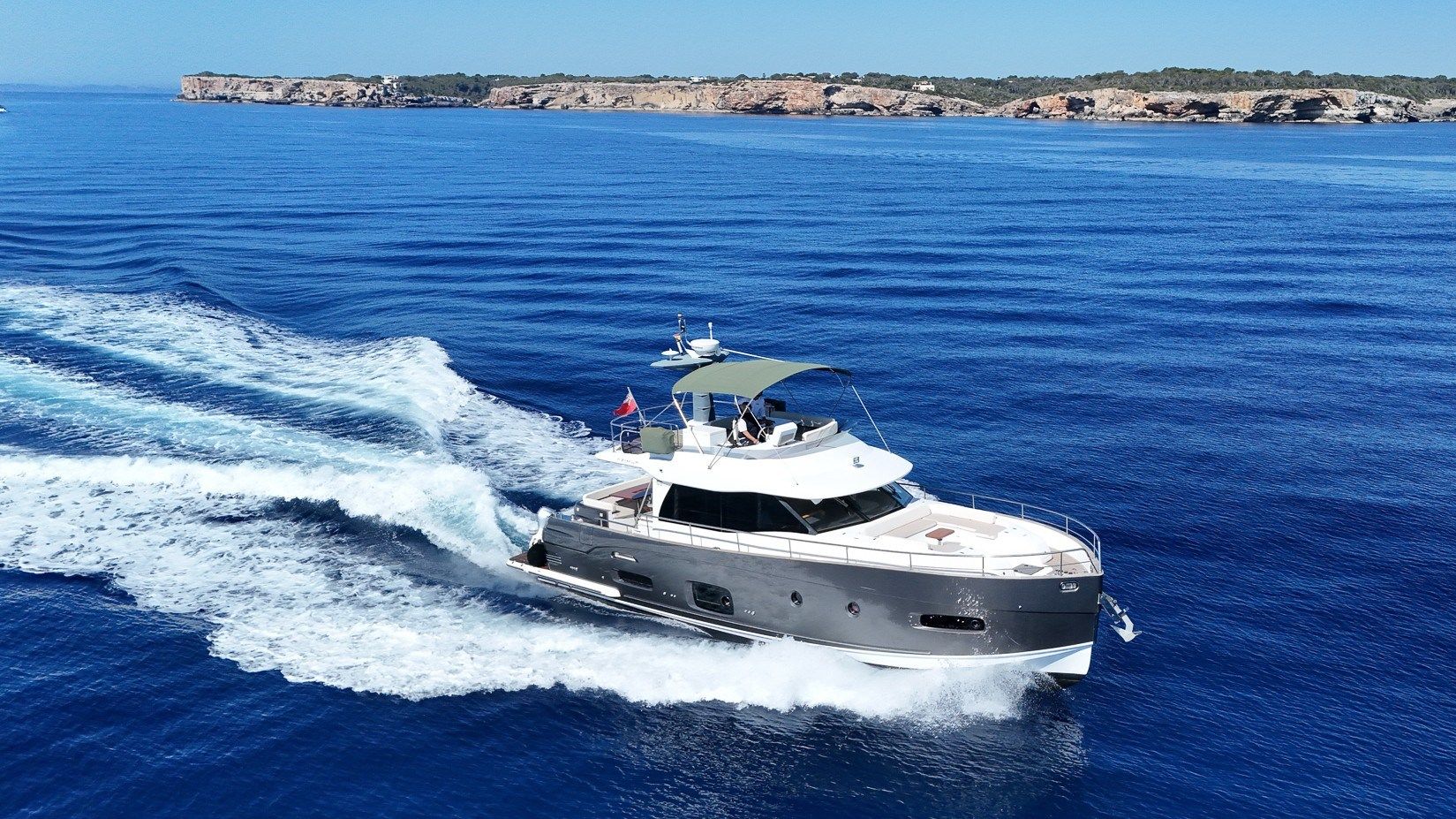 2015 Azimut Magellano 53